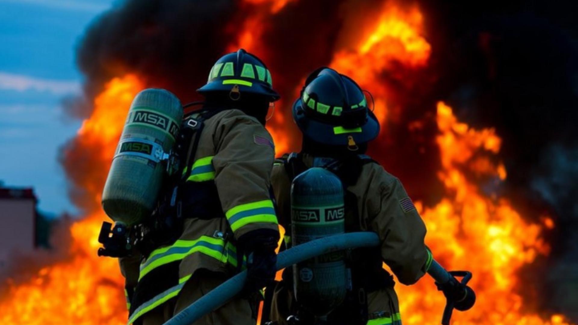 Intervenție pompieri incendiu - imagine cu notă sugestivă