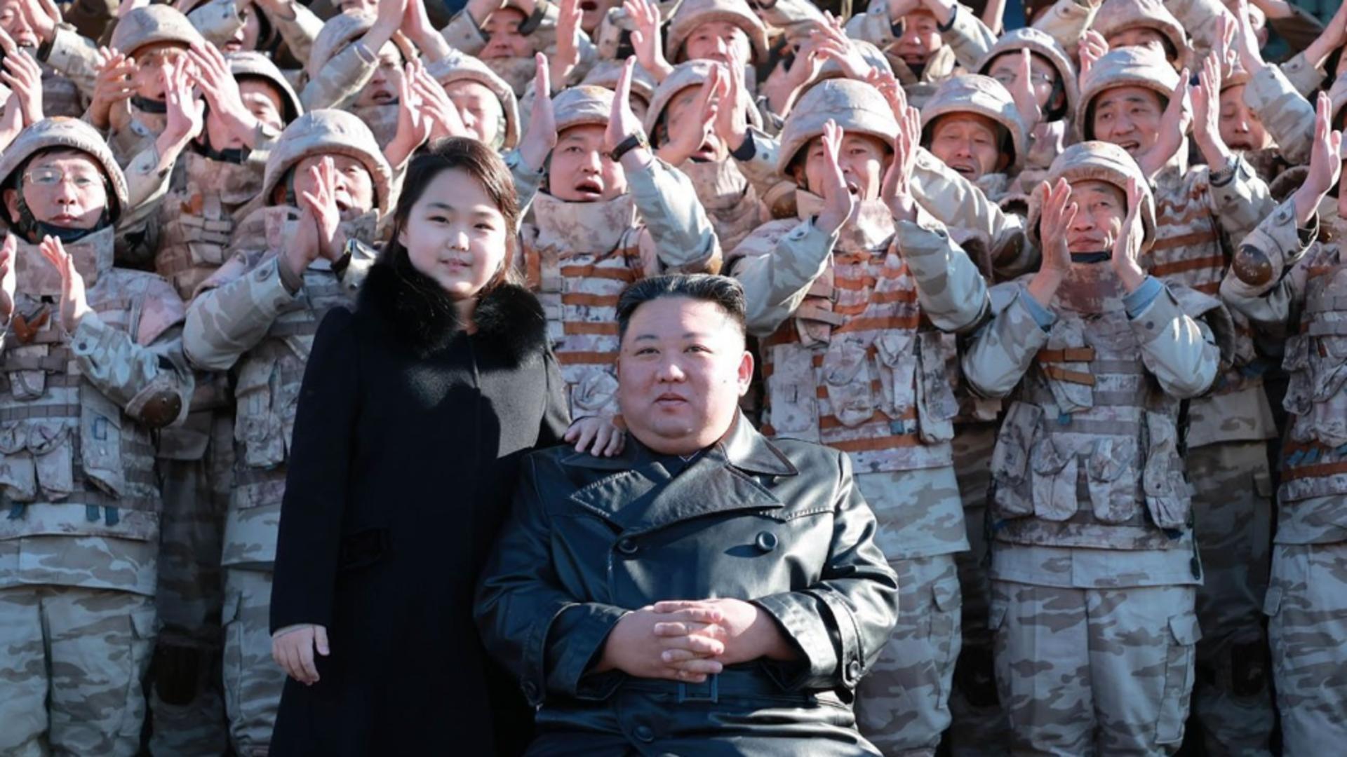 Kim Jong-un și fiica sa Kim Ju Ae (Profimedia)