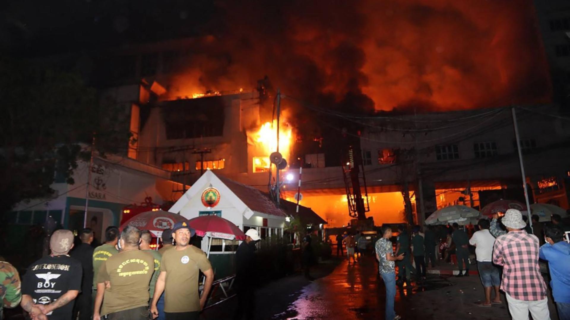 Incendiu devastator, la un hotel din Cambodgia / Foto: Profi Media