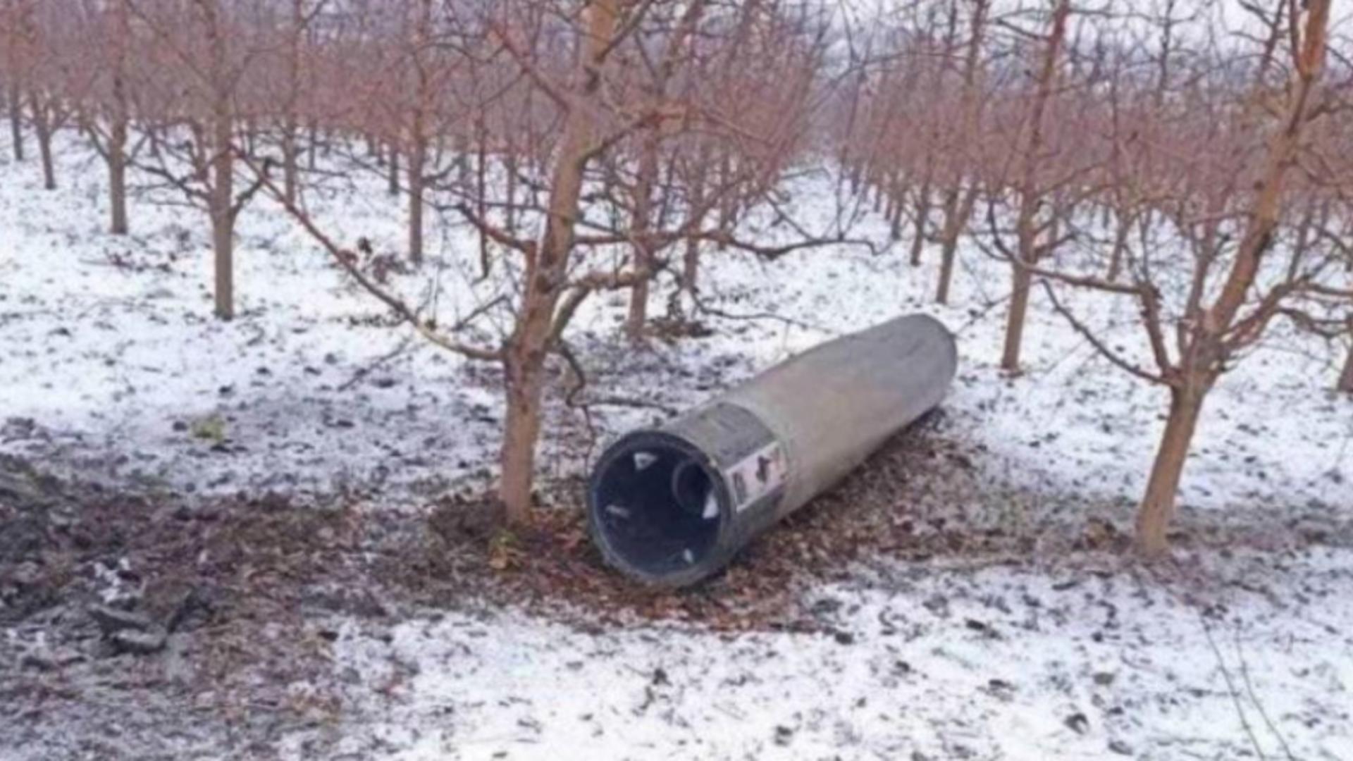 Rachetă căzută într-un cătun de la granița Moldovei. Foto/MAI Moldova