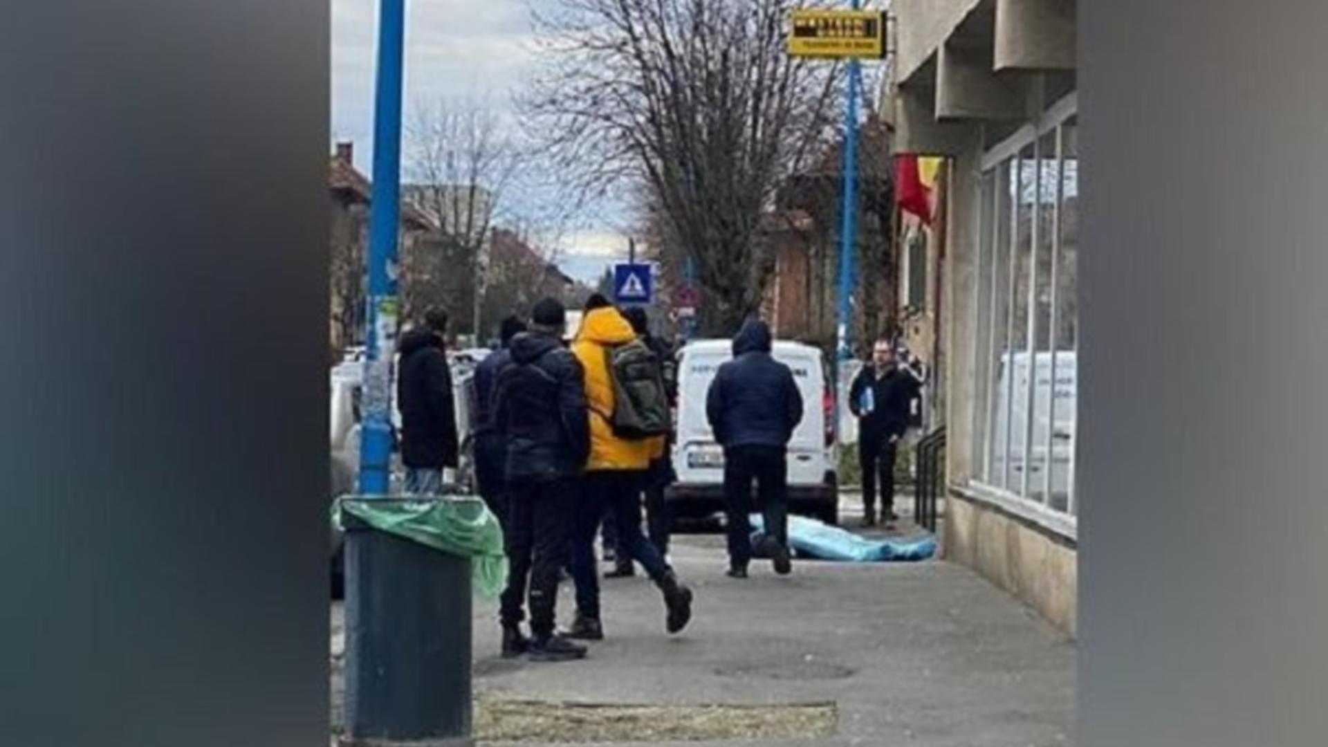 Bărbat, găsit decedat în fața unui oficiu poștal din Brașov! Cauzele, încă necunoscute