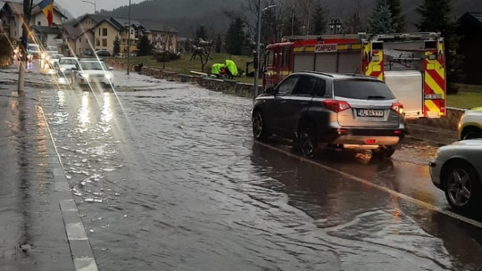 Atenție, șoferi! Circulație blocată pe Valea Oltului: Șoseaua, inundată din cauza ploilor abundente - Trafic deviat
