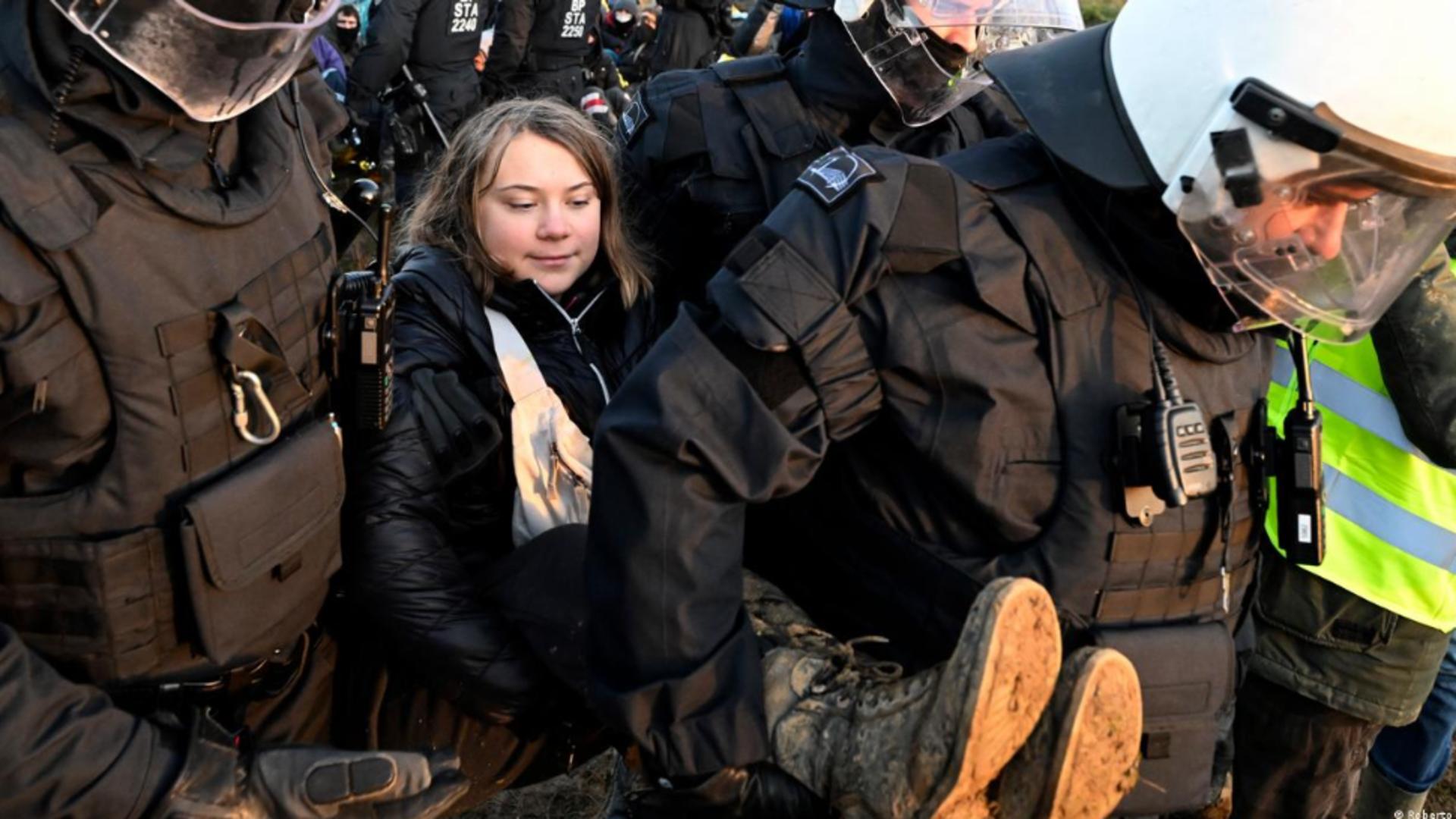 Cunoscuta activistă suedeză Greta Thunberg, reținută de poliție la un protest în Germania - VIDEO