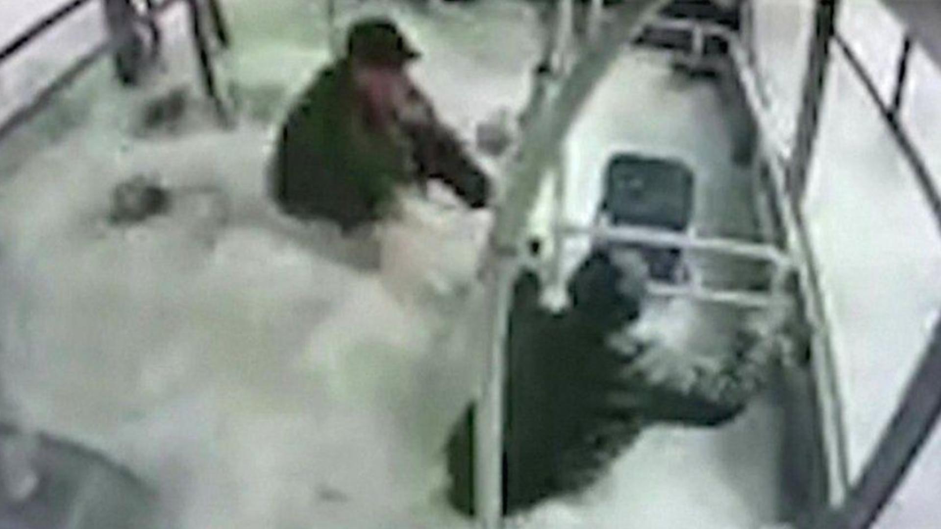 Accident cumplit în Turcia: Un autobuz plin cu oameni a plonjat într-un lac - Cum a reacționat șoferul. Imagini de groază