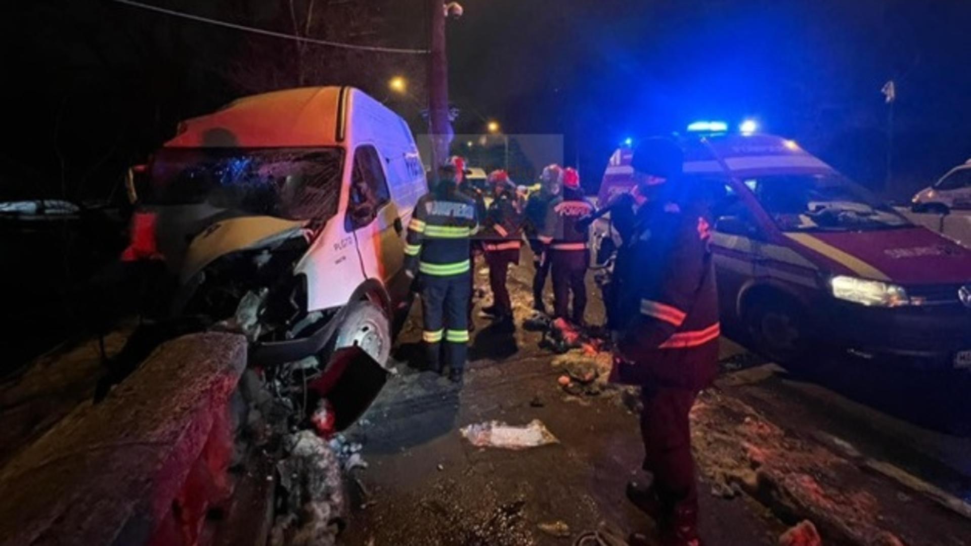 Accident grav pe DN1 în zona Miorița din București - 2 răniți după ce o dubă a intrat într-un cap de pod