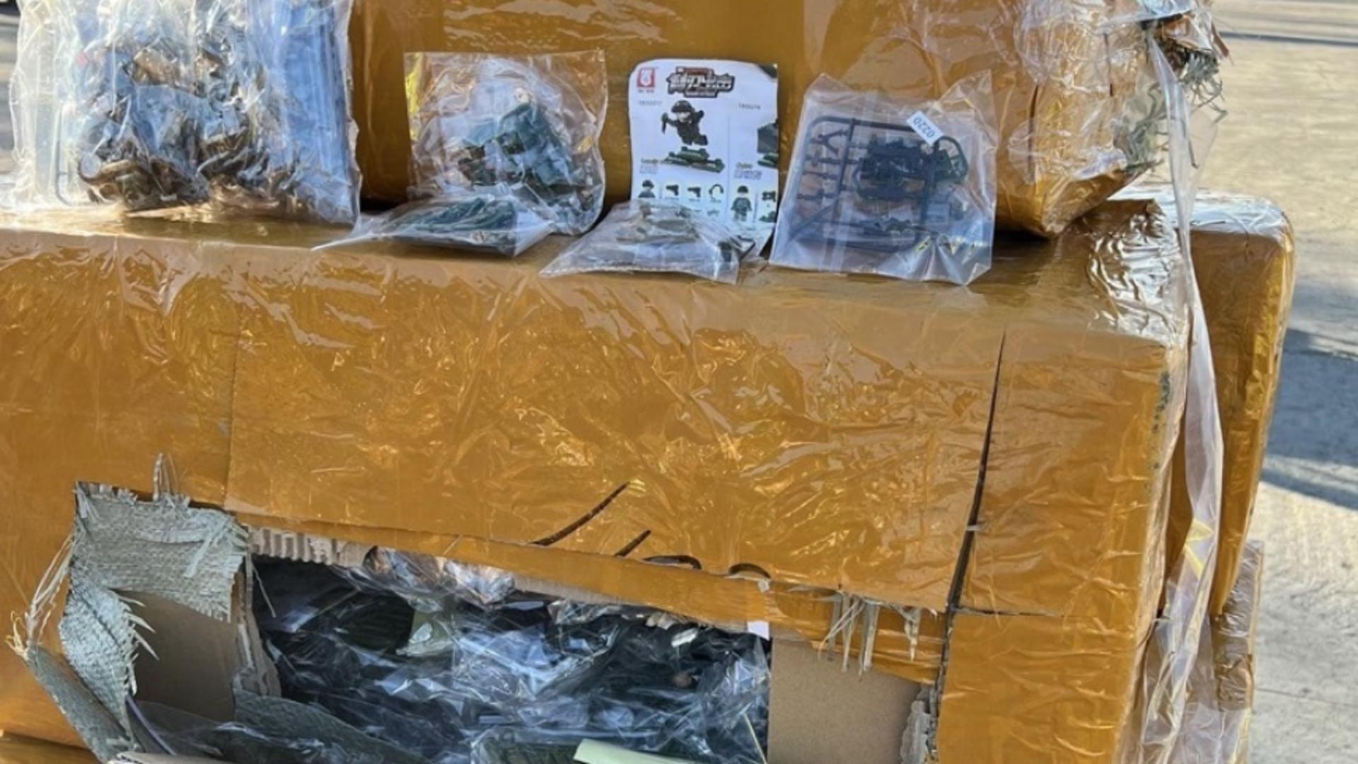 Bunuri contrafăcute găsite într-un container, în Portul Constanţa