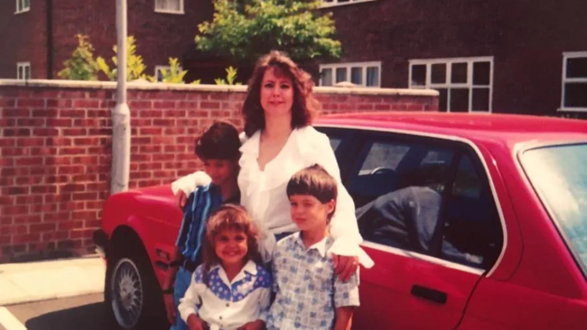 Frații Tate cu sora și mama lor (1997 - FB)amilia