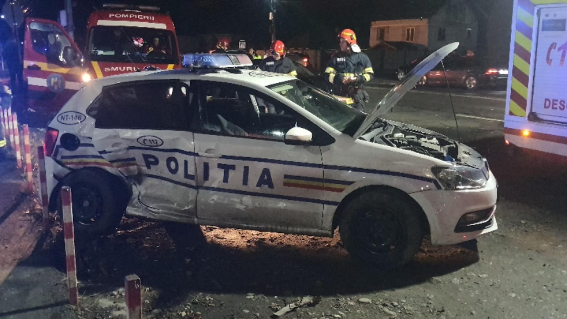 2 polițiști răniți într-un accident în Neamț - Un tânăr cu BMW a izbit în plin autospeciala de poliție