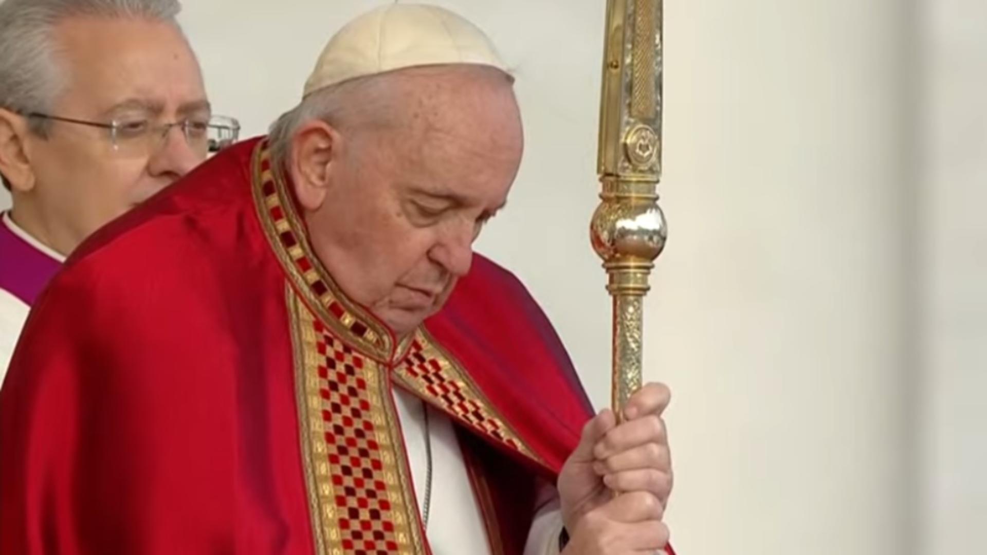 Papa oficiază înmormântarea predecesorului său