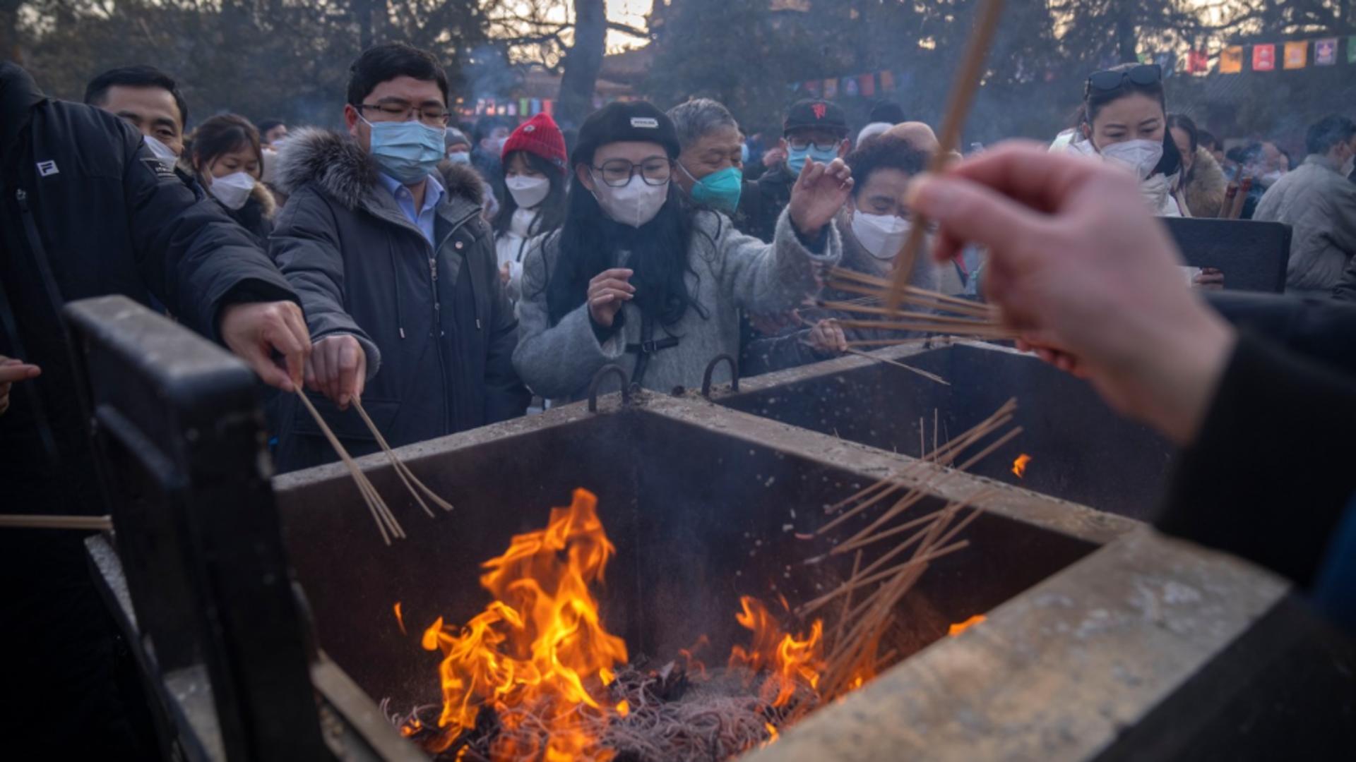 Ceremoniile legate de Anul Nou chinezes măresc riscul de contaminare (Profimedia)