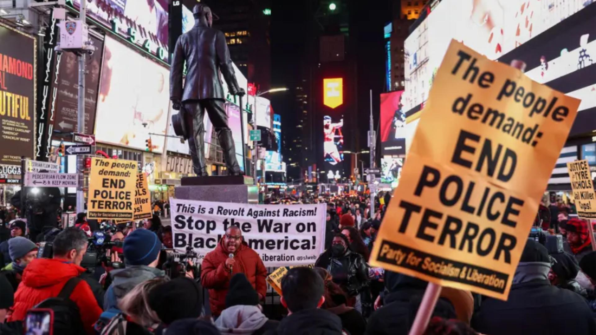 Proteste uriașe în America după ce Poliția a ucis în bătaie un bărbat. Un nou caz Floyd - Imagini violente - VIDEO