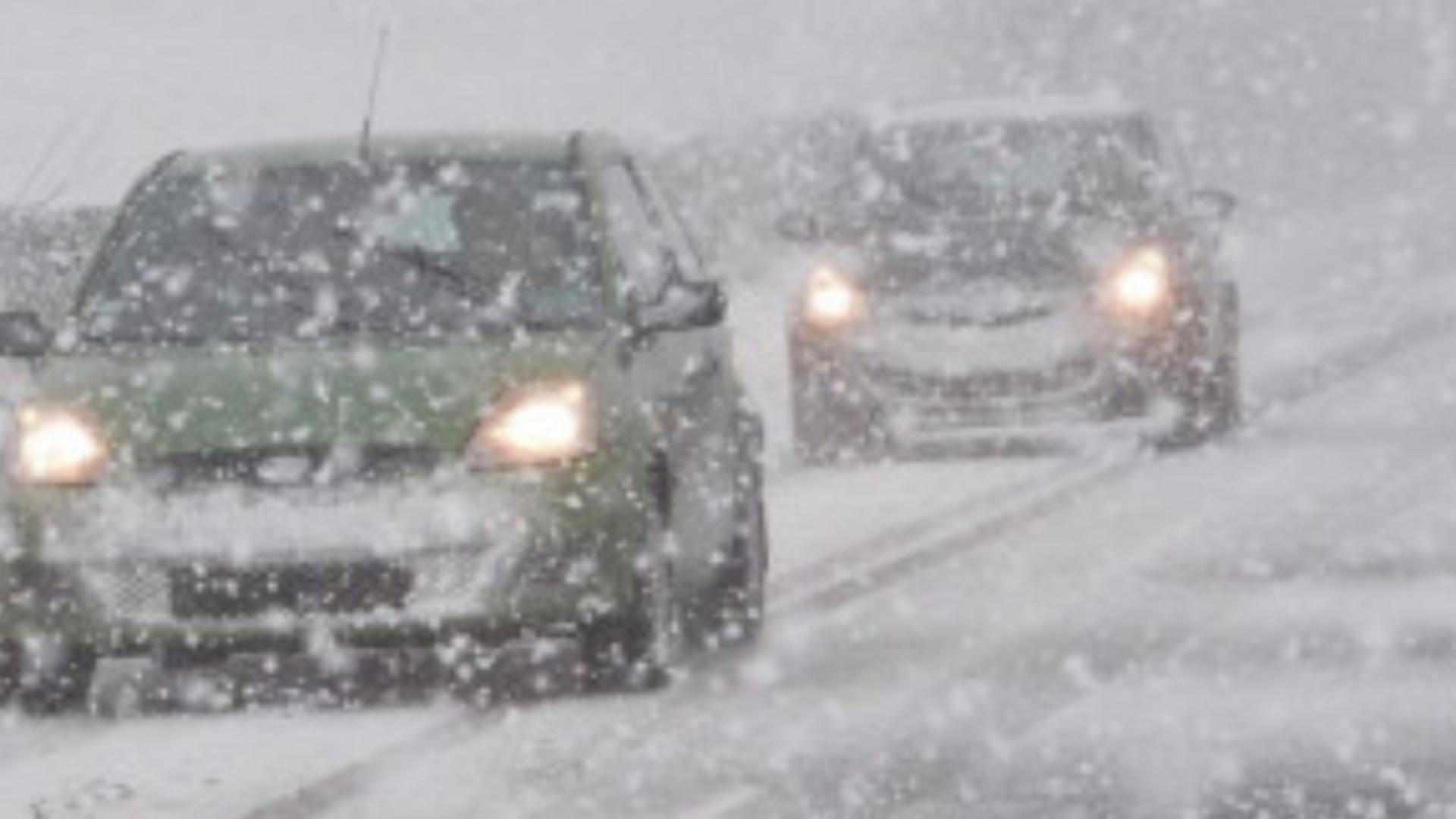 Cum se circulă în România. Mai multe drumuri naționale închise din cauza ninsorilor - Toate autostrăzile, deschise