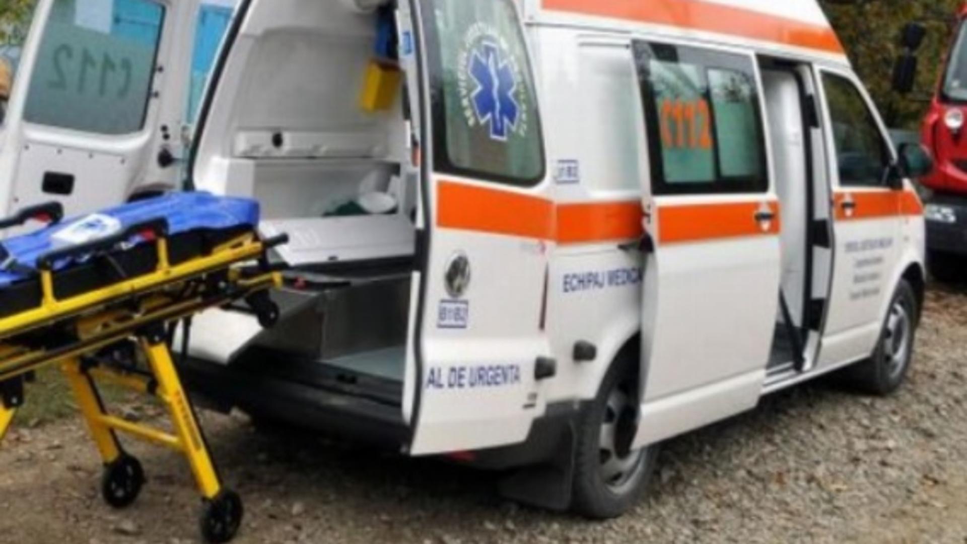 Accident grav, în Arad: microbuz școlar, impact violent cu un autoturism