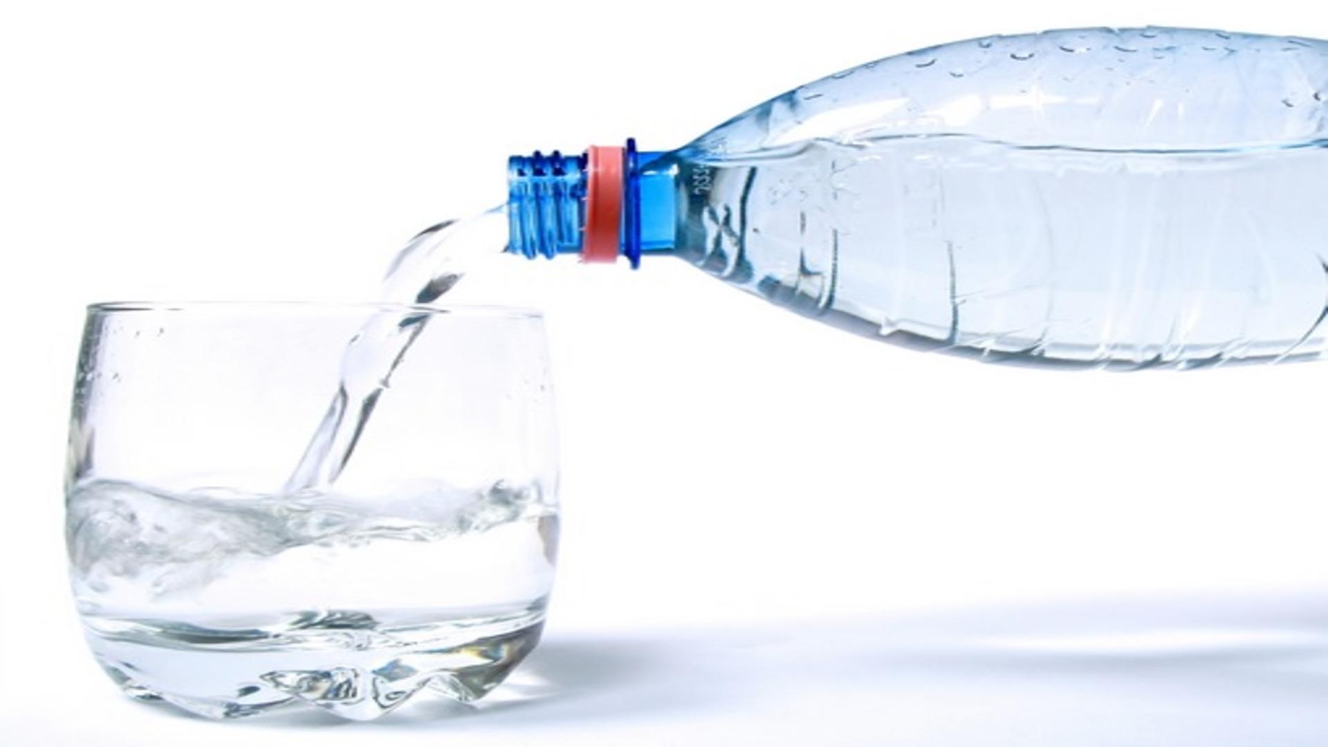 Ce se întâmplă în corpul tău dacă bei prea multă apă 