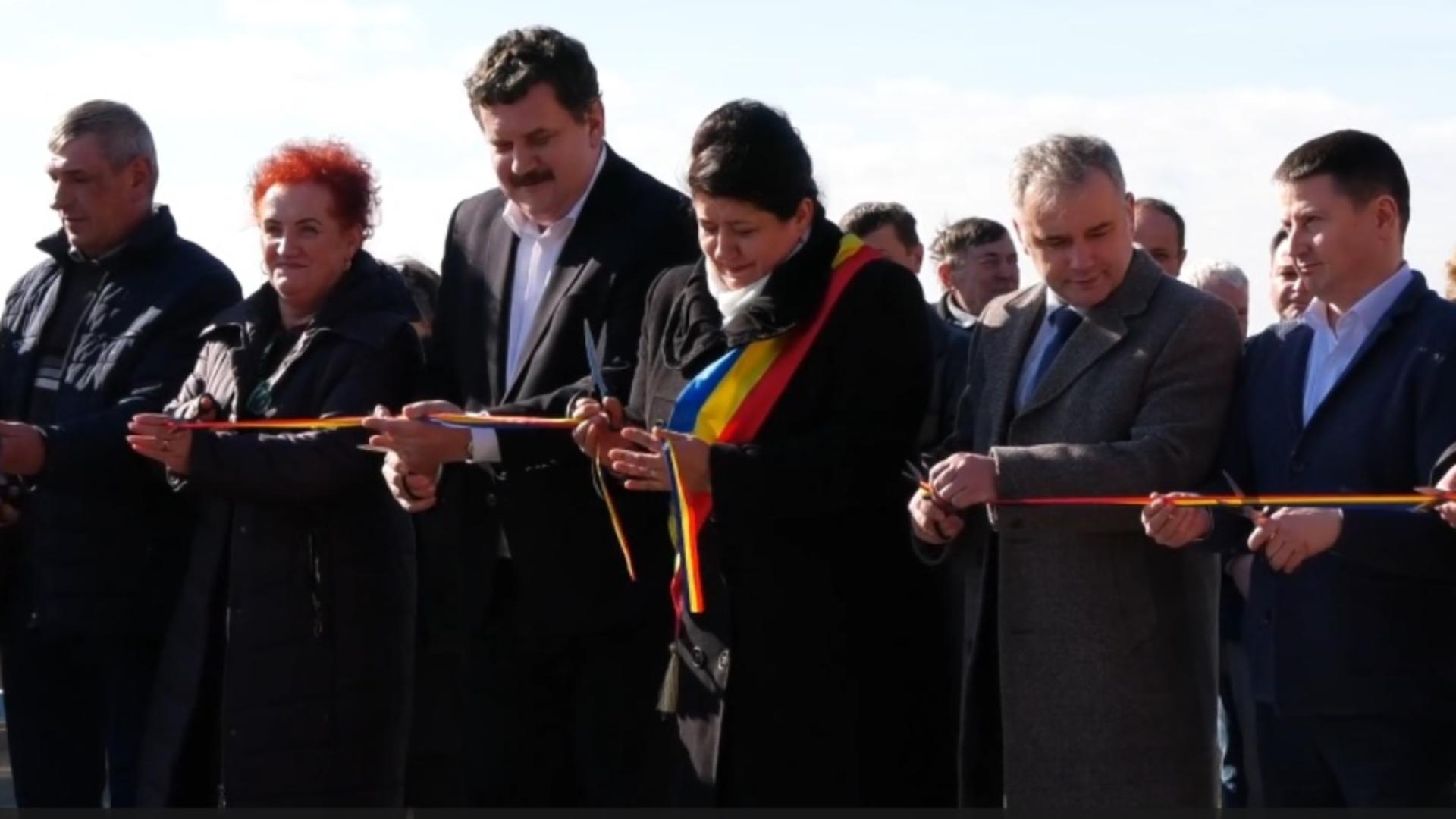 Un drum ÎNCHIS a fost inaugurat cu fast - Artera ar trebui să asigure accesul către un punct de trecere a frontierei româno-ucrainene