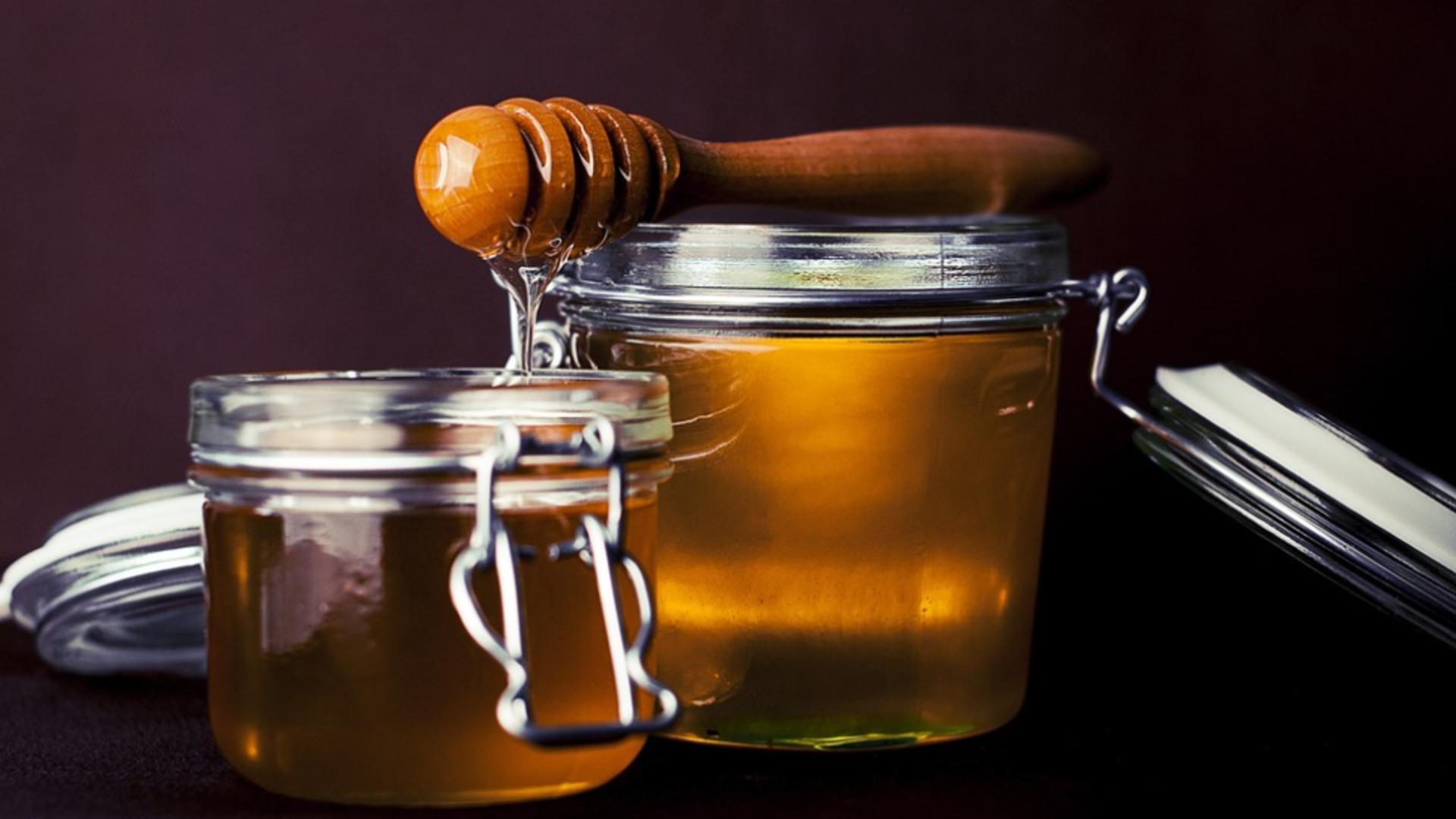 Alimentul-medicament: Ce se întâmplă în corpul tău dacă mănânci miere în fiecare zi?