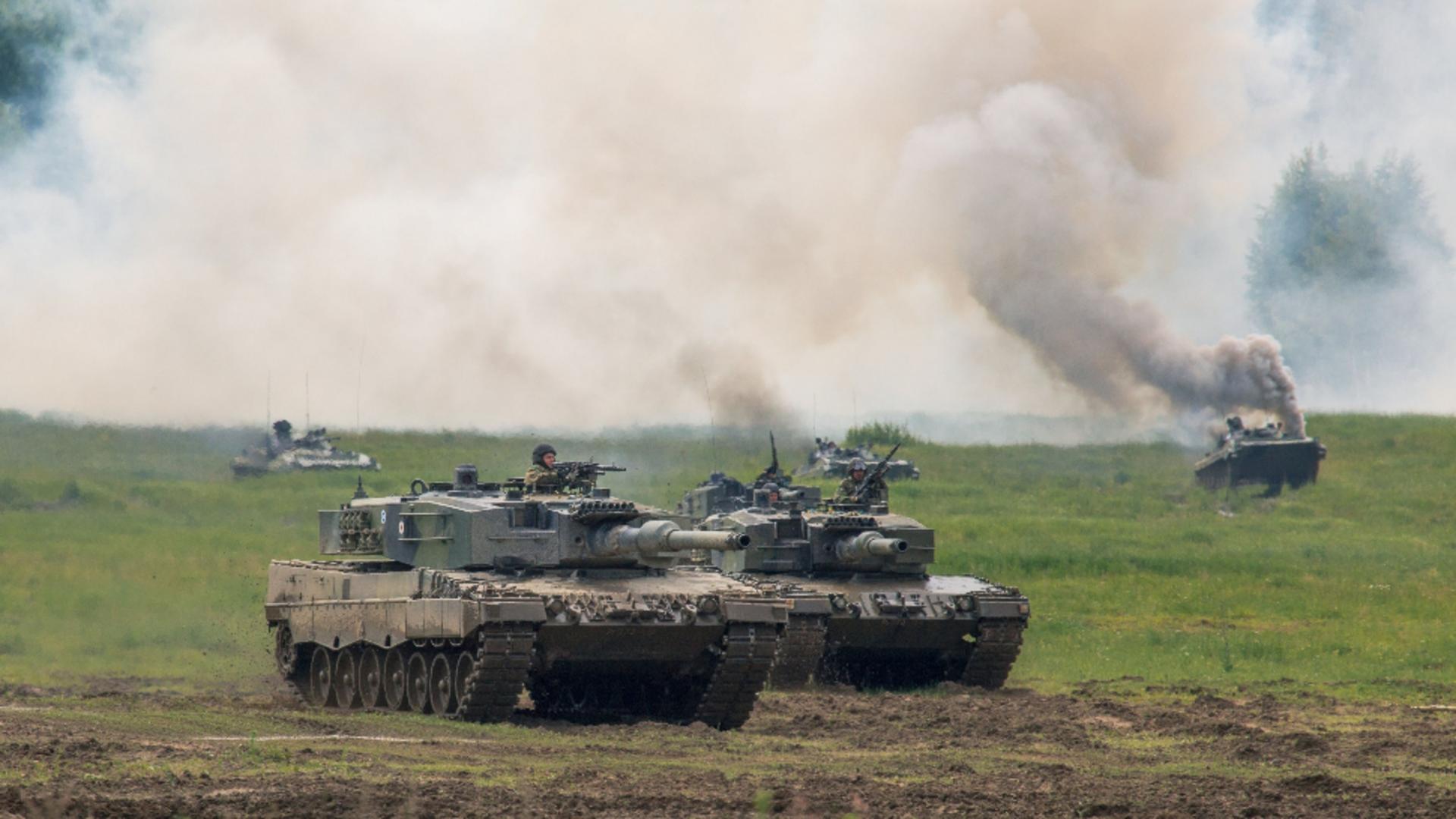 Tancuri Leopard 2 A4 la antrenamente. Foto/Profimedia