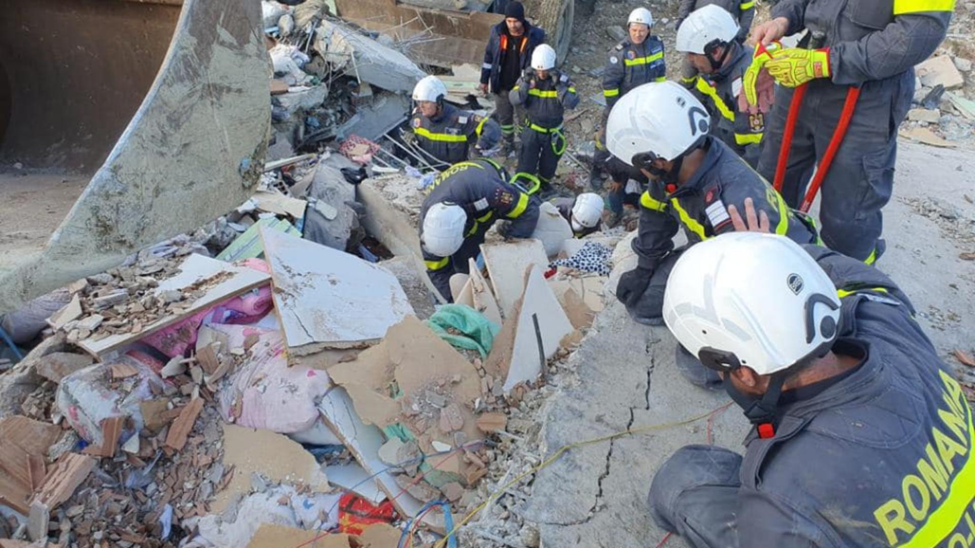Imagini din timpul misiunii de căutare-salvare a echipei de sprijin din România - Două persoane au fost salvate