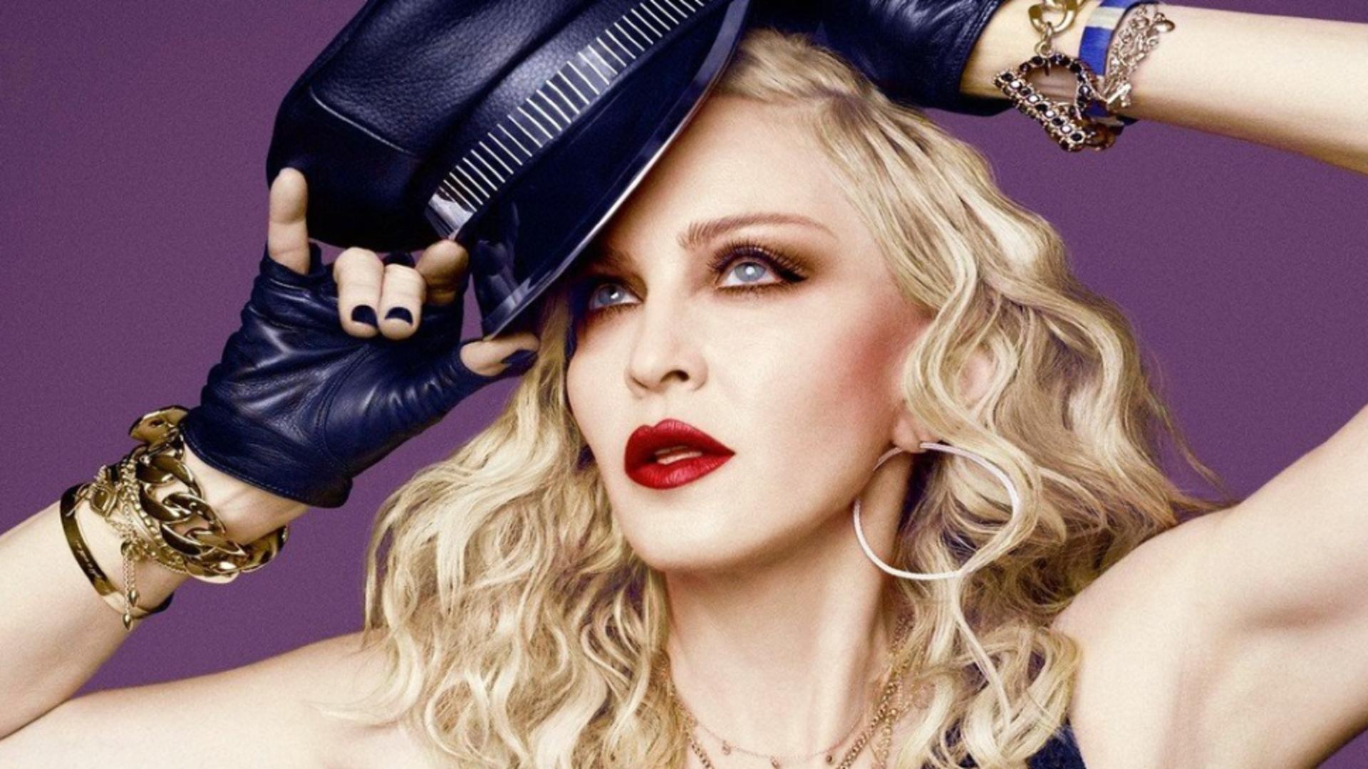 Madonna, în doliu