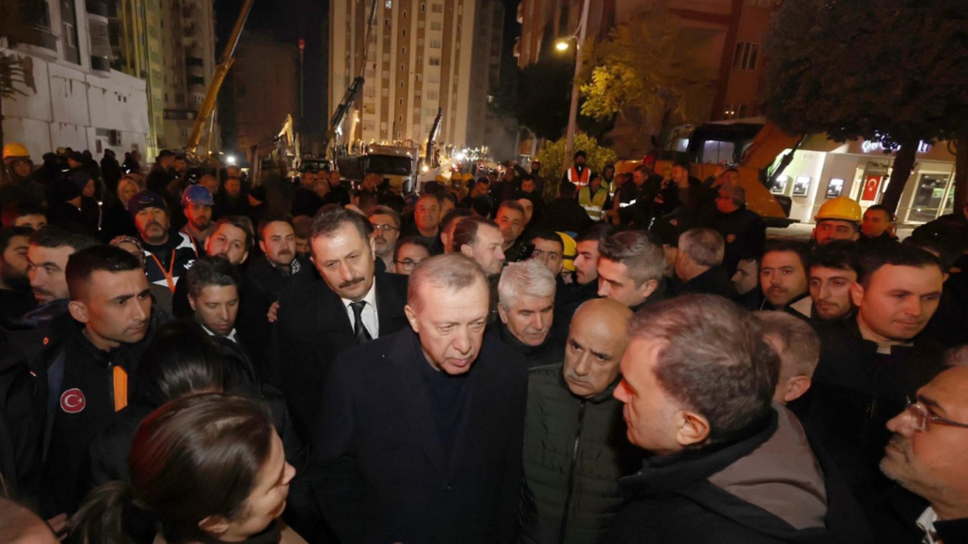 Președintele Erdogan, vizită într-o zonă sinistrată (Profimedia)