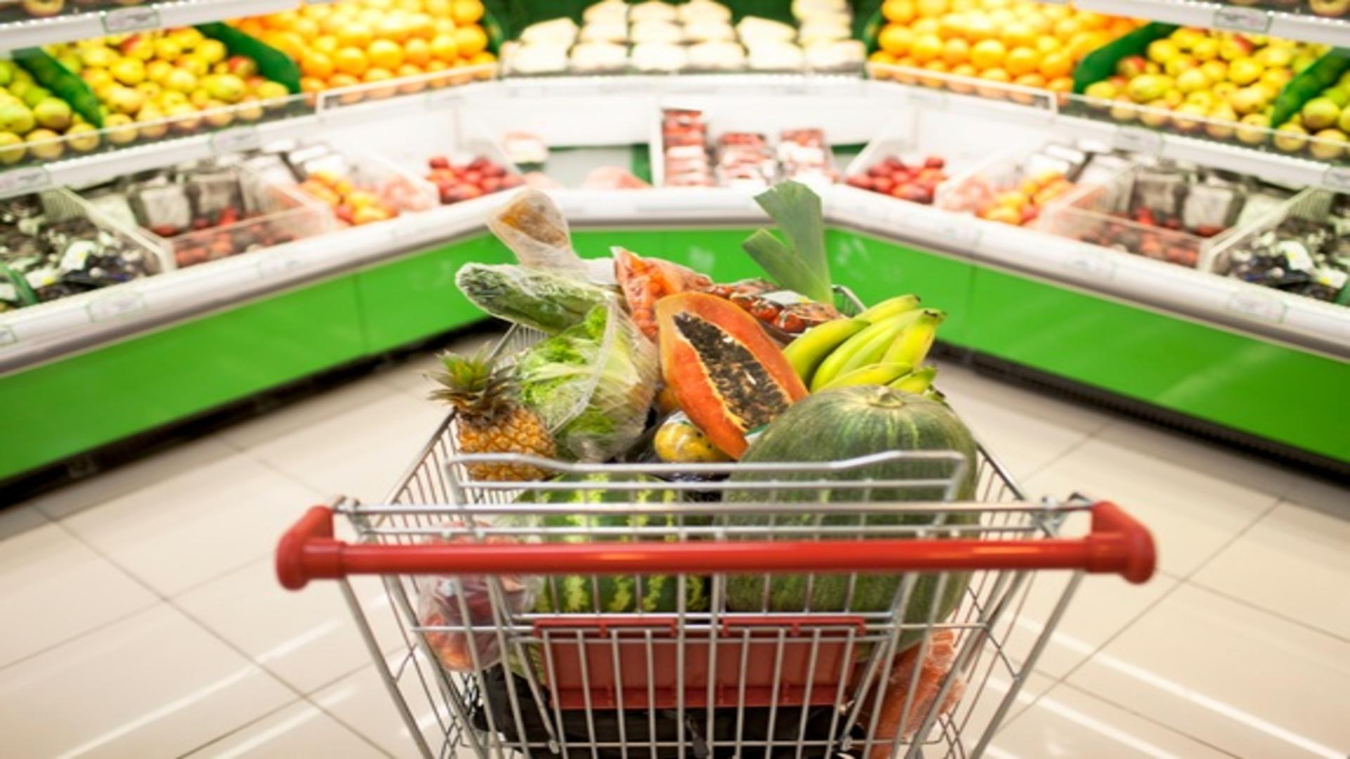 Fructe și legume, vândute cu porția în supermarket - produsele limitate la maximum 3 bucăți per client