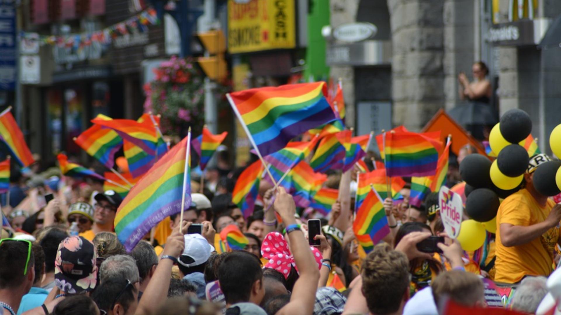 CEDO obligă România să recunoască prin lege cuplurile formate din persoane de același sex