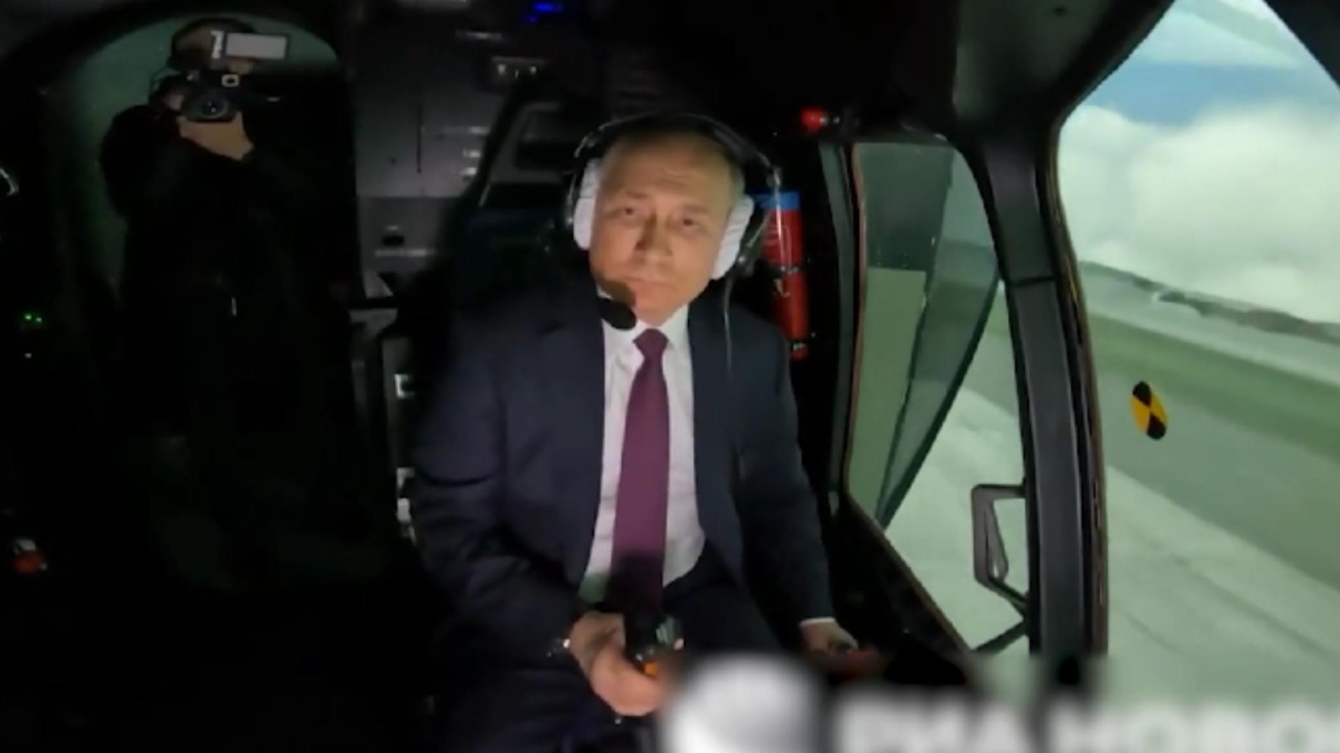 Putin s-a jucat de-a pilotul într-un elicopter virtual
