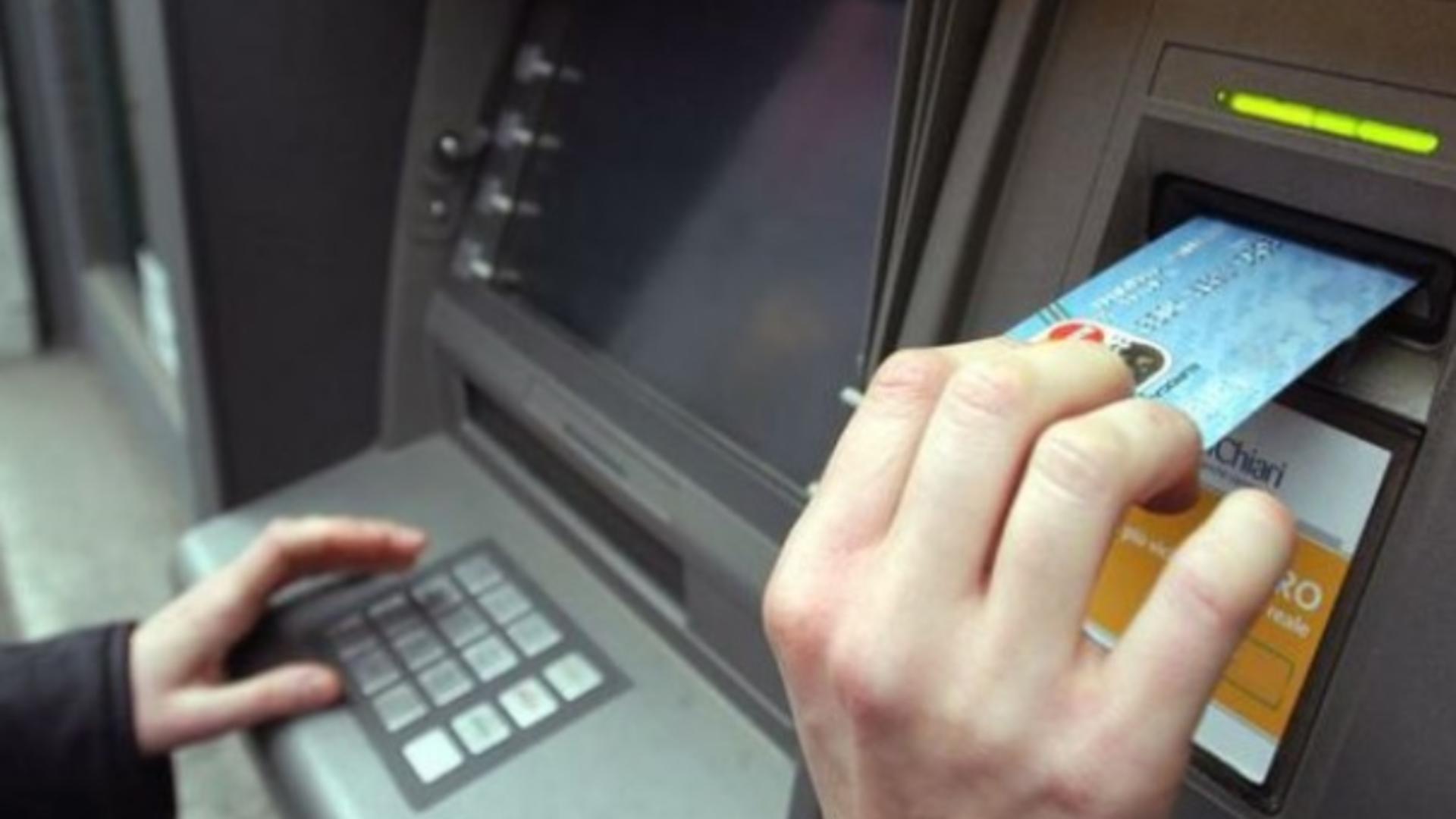 Cum au reușit 3 moldoveni să cloneze paginile unor bănci - clienții, lăsați fără bani în conturi