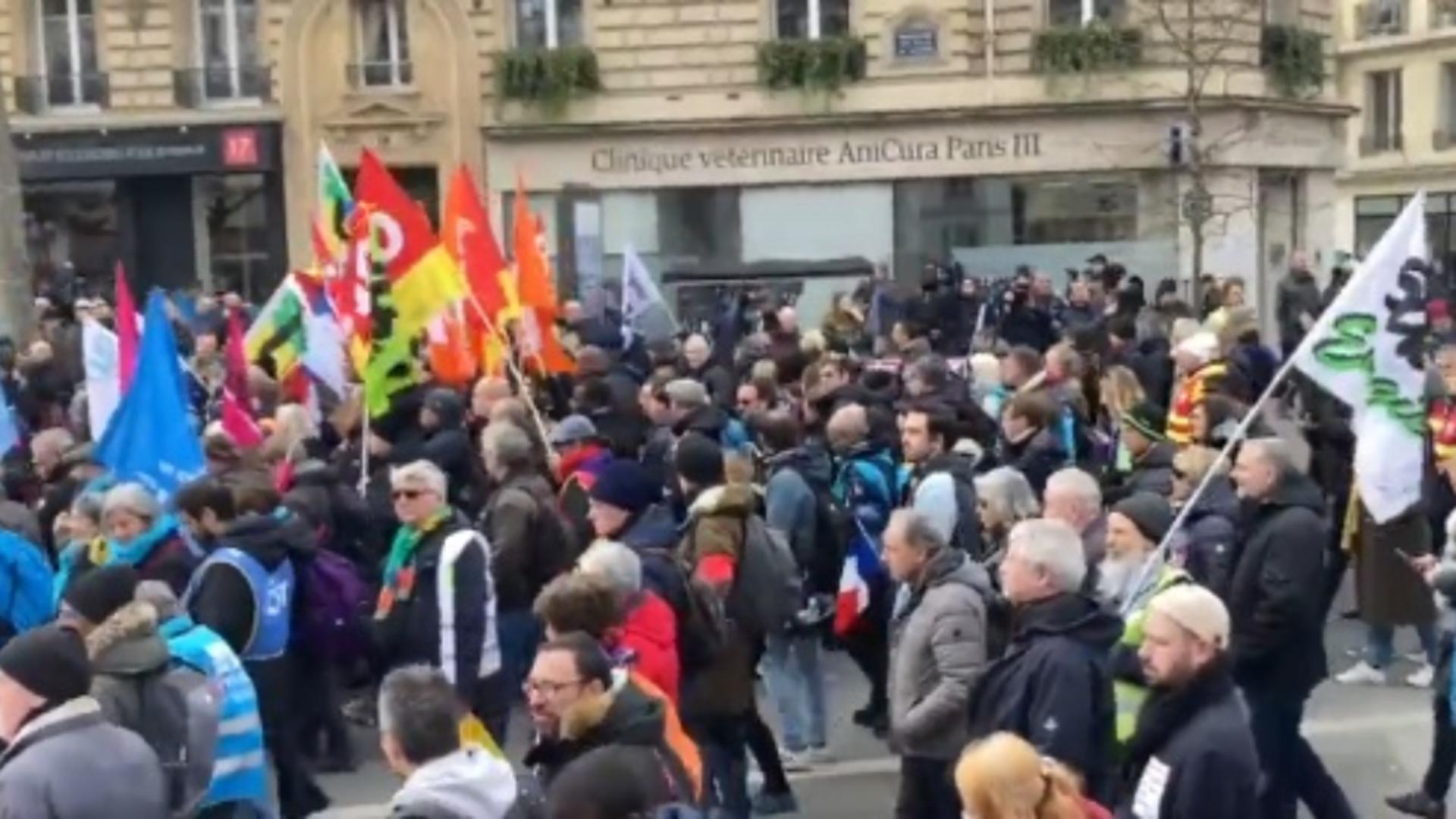 Proteste violente în Franța: peste un milion de oameni în stradă! Mai multe vehicule și obiecte au fost incendiate 