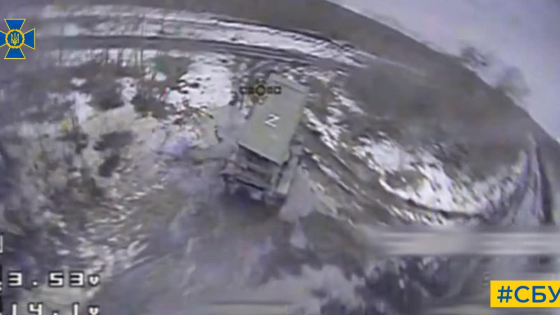 Momentul în care o dronă kamikaze a ucrainenilor distruge un lansator de rachete rusesc. Arma rușilor nu a avut nici o șansă 