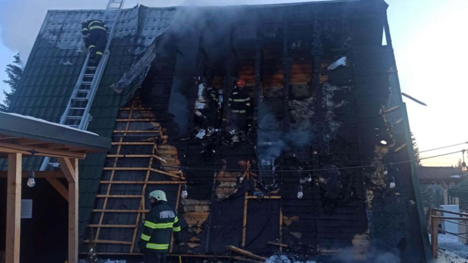 Cabană mistuită de flăcări în județul Cluj. Pompierii au intervenit cu trei autospeciale