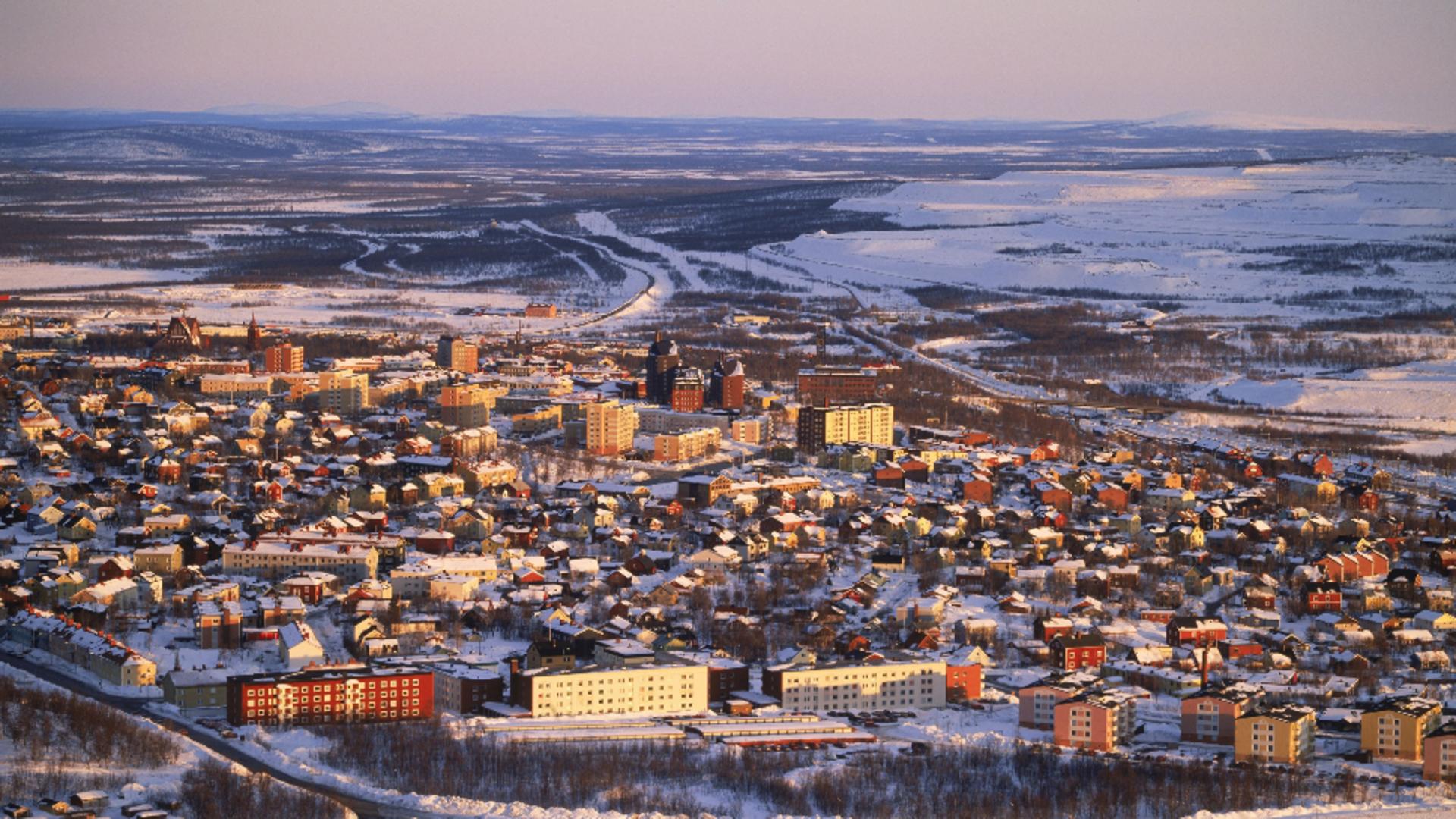 Orașul Kiruna, situat la 145 de kilometri nord de Cercul Polar. Foto/Profimedia