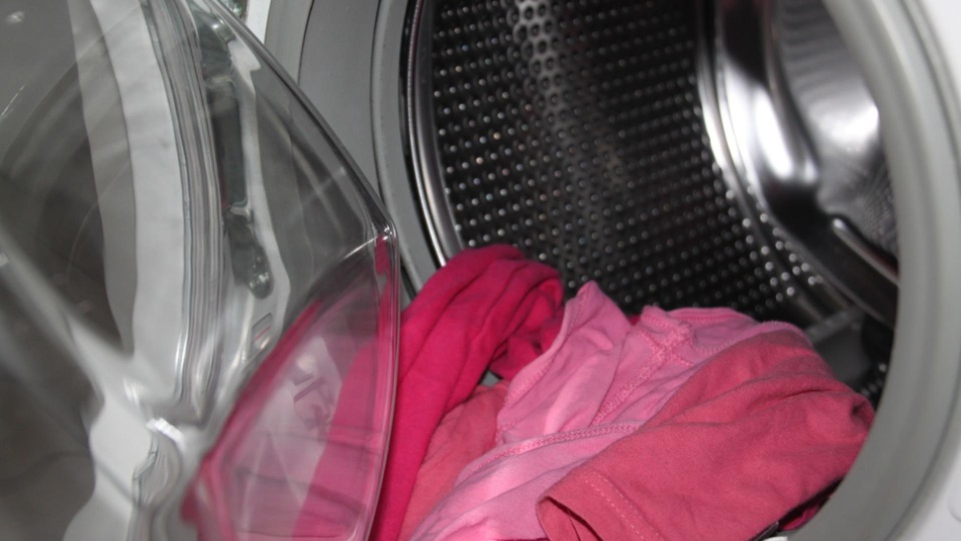 Lucruri pe care poate nu știai că le poți curăța la mașina de spălat