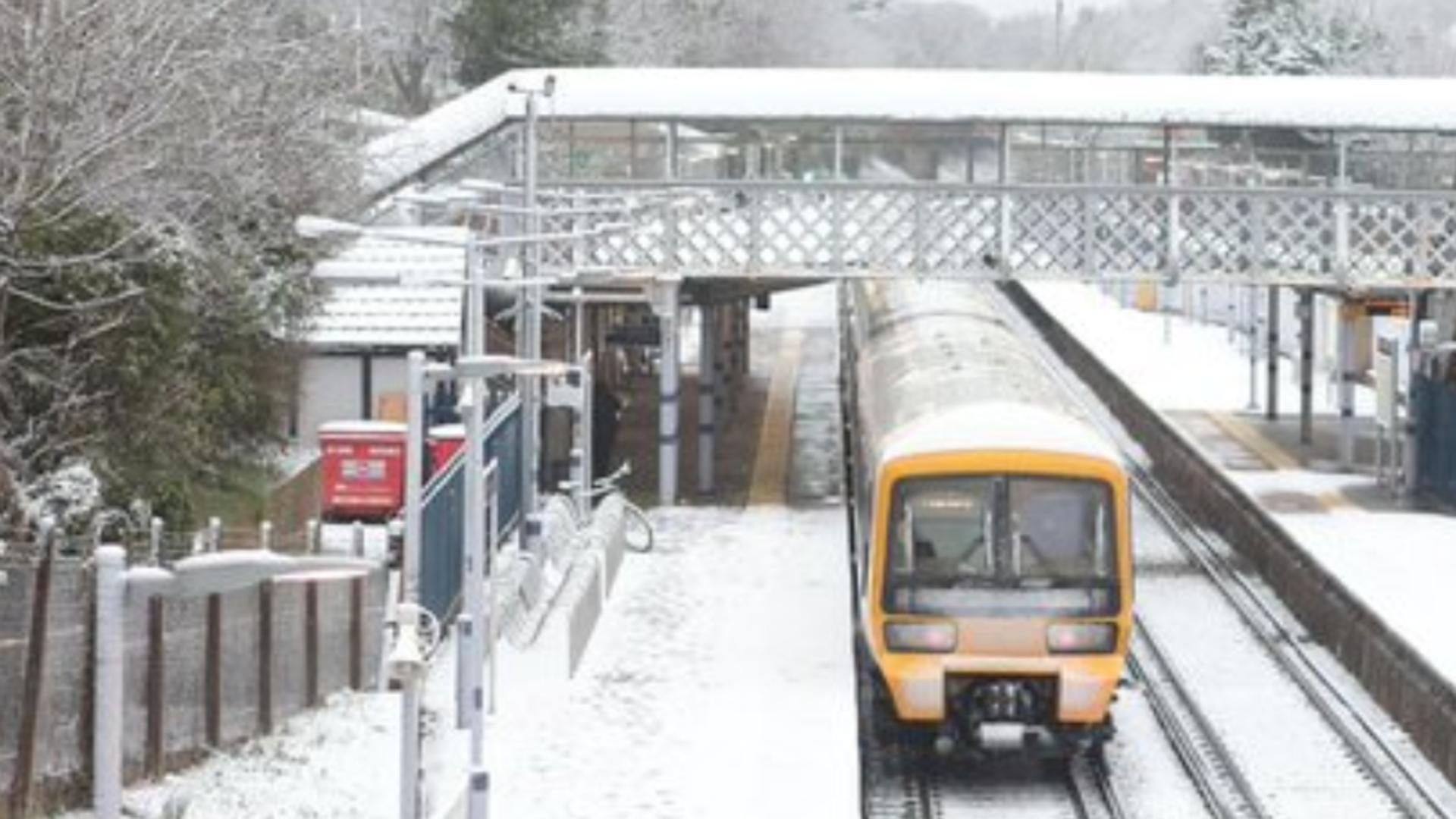 Atenționare de călătorie în Marea Britanie, lovită de ninsori și viscol - MAE anunță posibile întreruperi de trafic rutier, feroviar și aerian