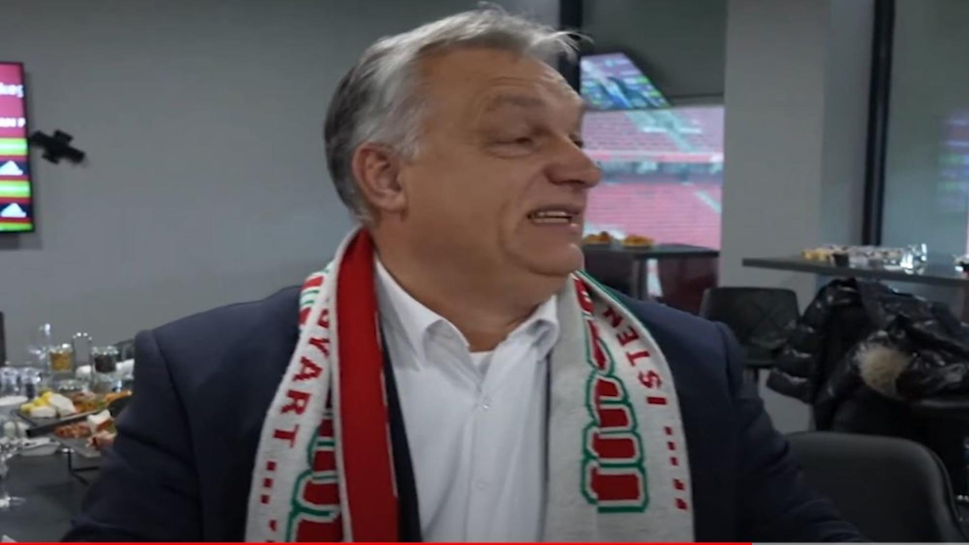 Premierul Ungariei a apărut cu fulare cu simbolurile Ungariei Mari. Foto/Captură video