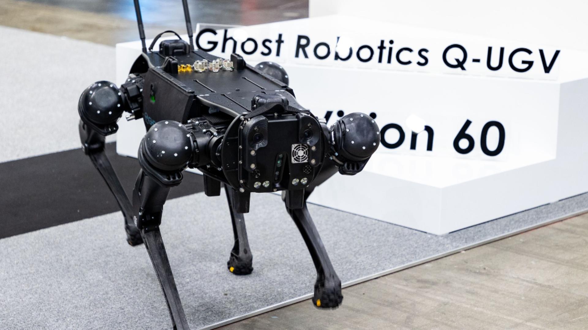 Robotul militar prezentat în cadrul expoziției. Foto: Profimedia