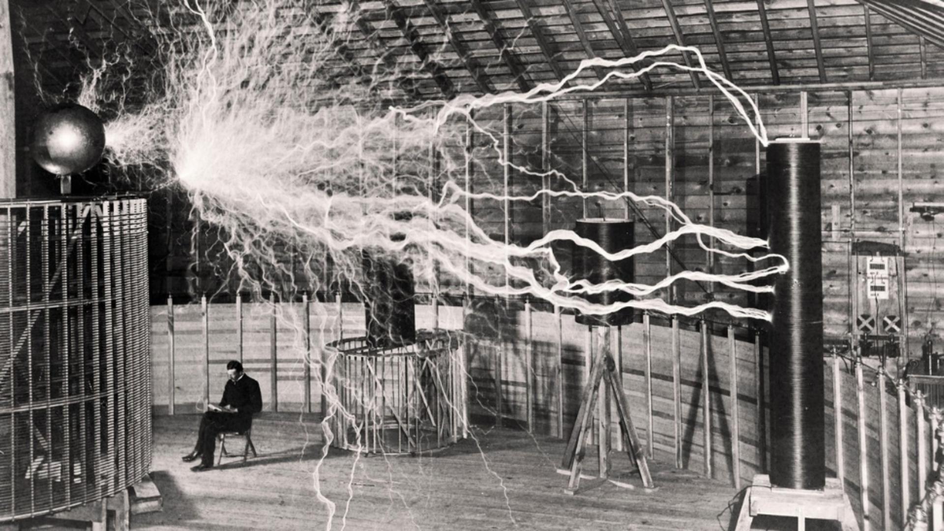 Nikola Tesla și fulgere artificiale, produse în laborator (Profimedia)