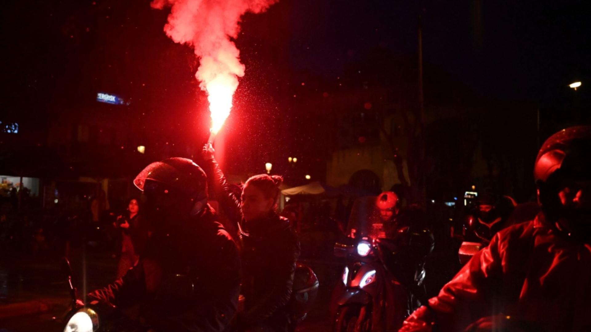 Proteste violente în Grecia după catastrofa feroviară cu cel puțin 57 de morți - Marșuri în memoria victimelor - VIDEO