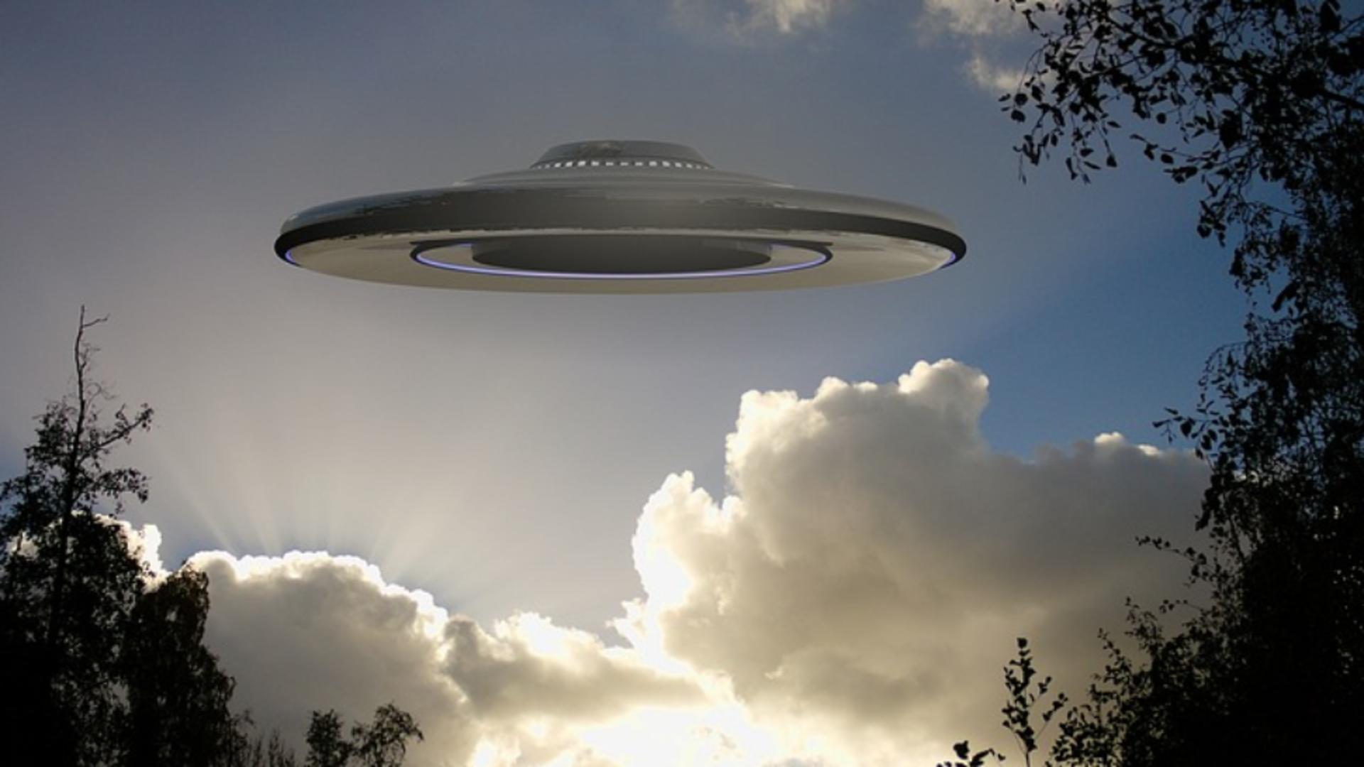 Halucinant: Un raport oficial al Pentagonului sugerează că o navă extraterestră ar putea trimite OZN-uri să spioneze pe Pământ