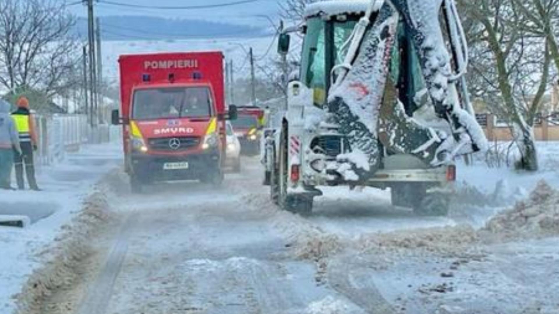 Prăpăd în țară din cauza ninsorilor în nordul țării: 5 drumuri naționale ÎNCHISE - Manevrele din porturi, OPRITE de vânt