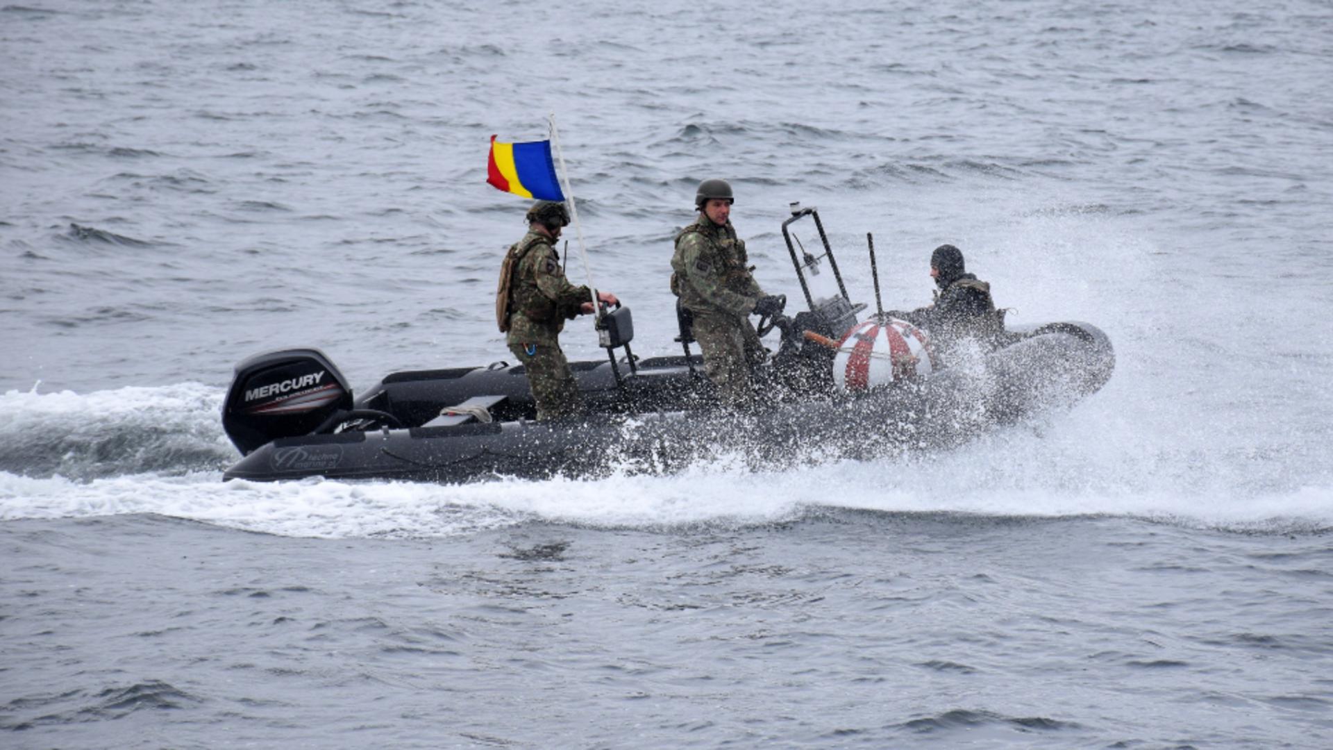 TUR de forță în Marea Neagră, cu misiuni de amploare - Scafandrii militari caută mine explozive aduse din Ucraina