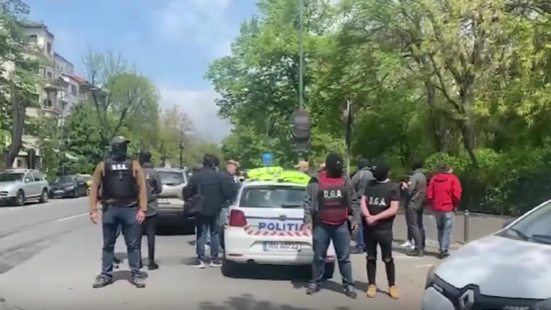 Polițiști prinși în flagrant/ Captură video