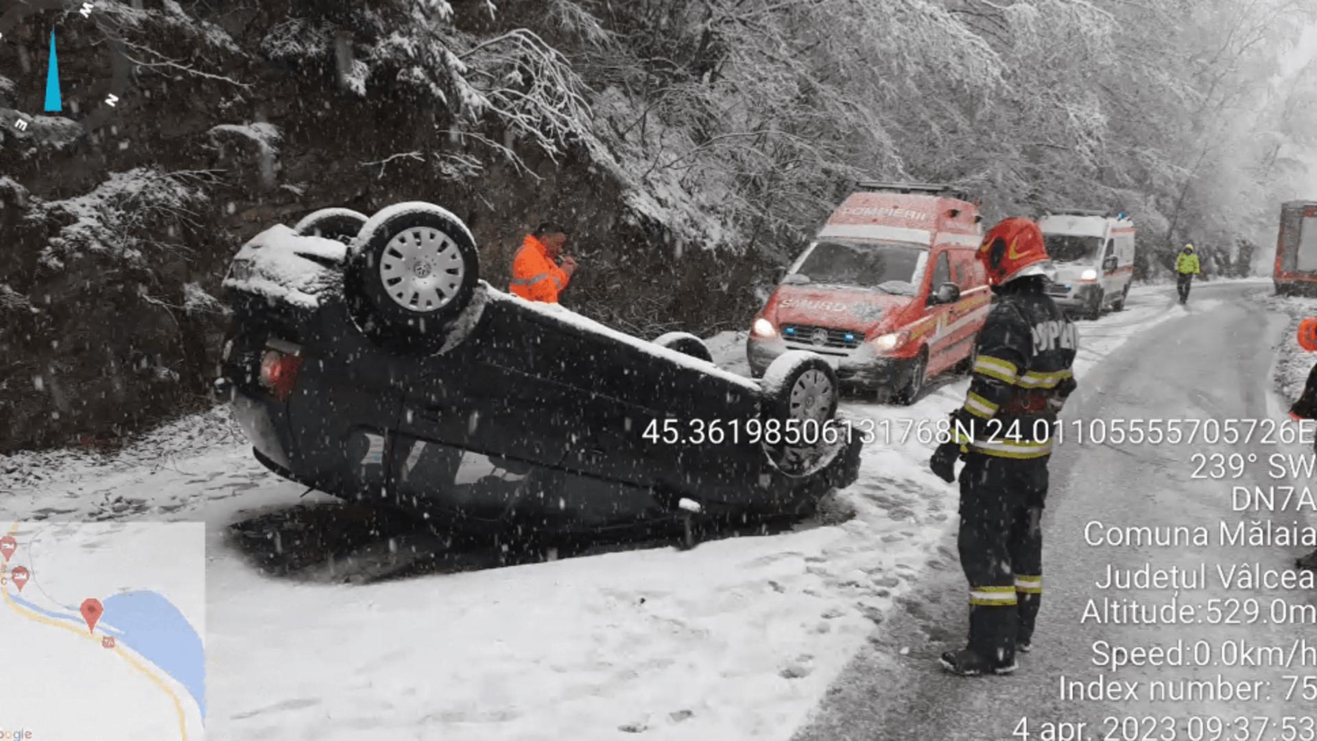 Mașină răsturnată pe Valea Oltului - două victime