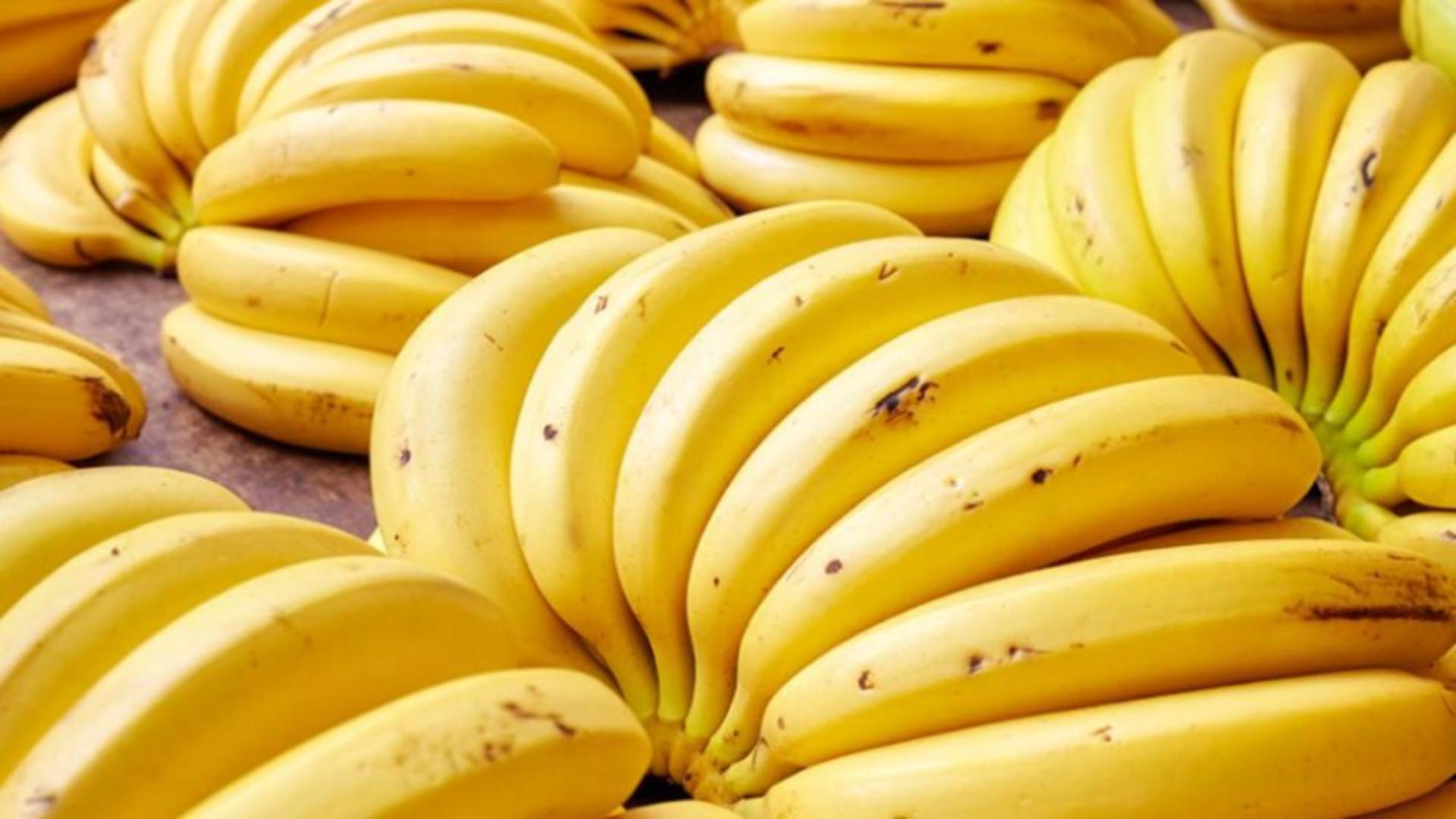 Ce a găsit o femeie într-o banană cumpărată din piață, de la tarabă