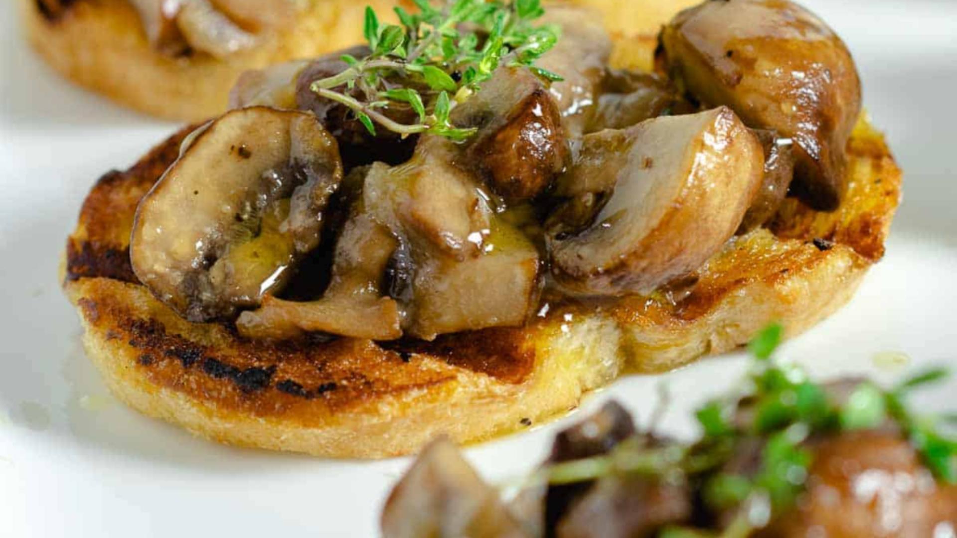 5 aperitive cu ciuperci care adaugă extra savoare mesei de Paște. Combinații gastronomice la care nici nu te-ai fi gândit! 