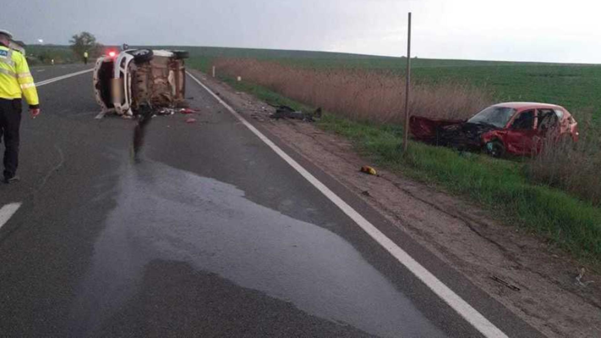 Trei persoane au fost transportate la spital, în urma accidentului. Foto/ISU Cluj