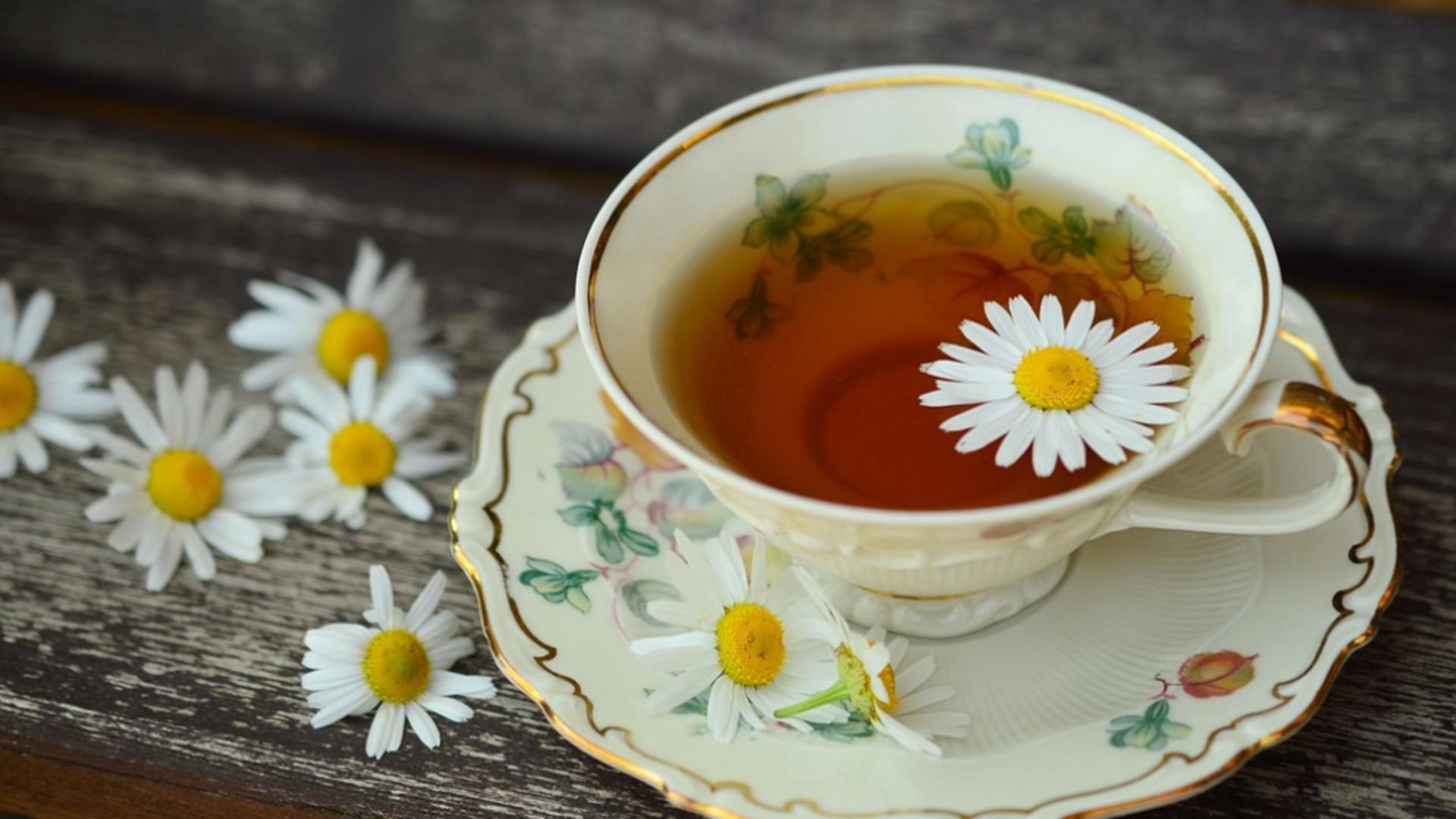 5 ceaiuri care te scapă de puseurile de tensiune