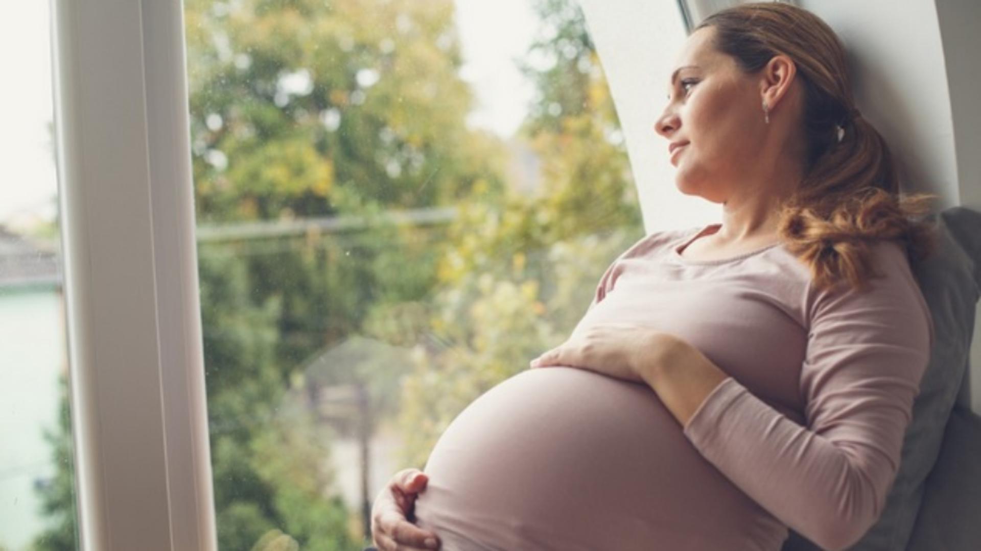 STUDIU: COVID-19 în sarcină afectează creșterea copilului în primul an de viață