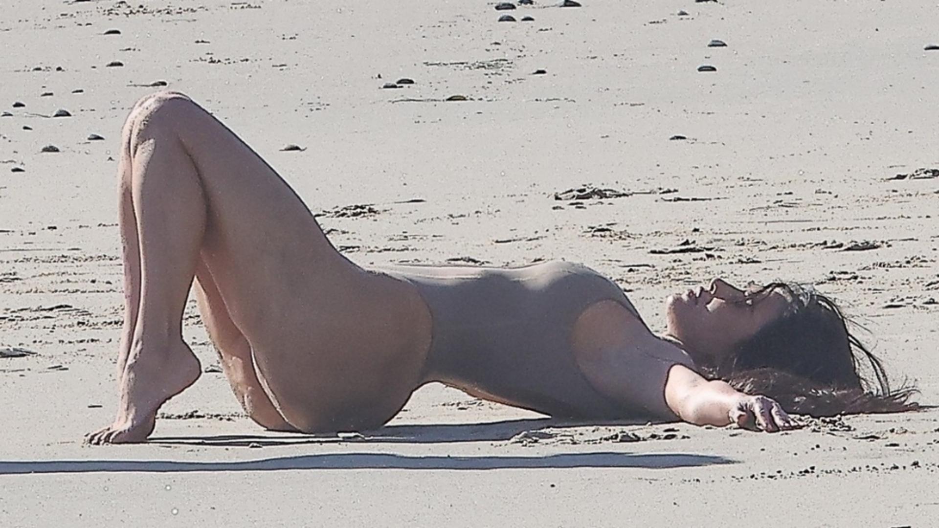 Kim Kardashian, sedință foto pe plaja din Malibu (2023 - Profimedia) 