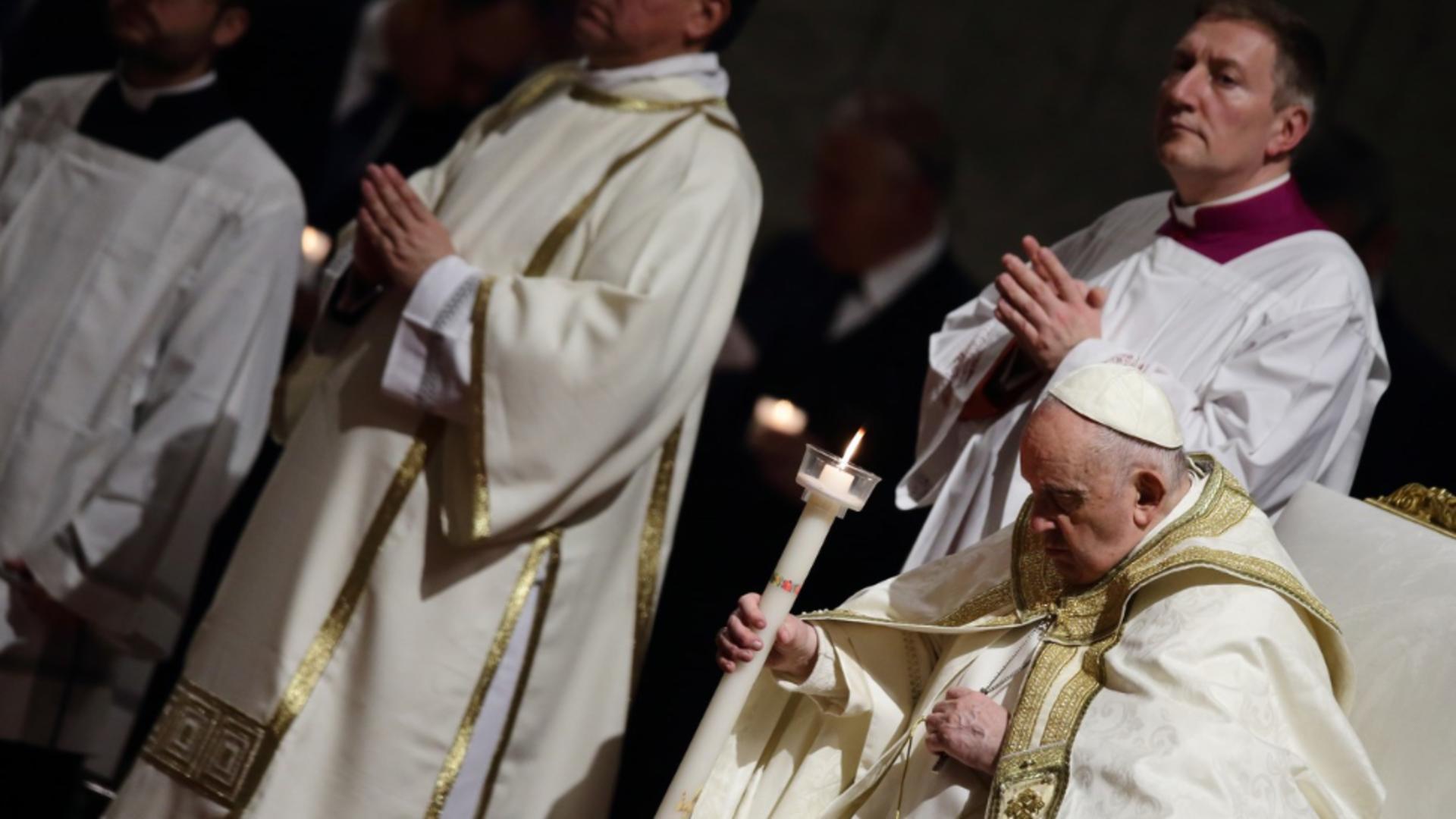 Papa Francisc în timpul Slijbei de Înviere (Profimedia)